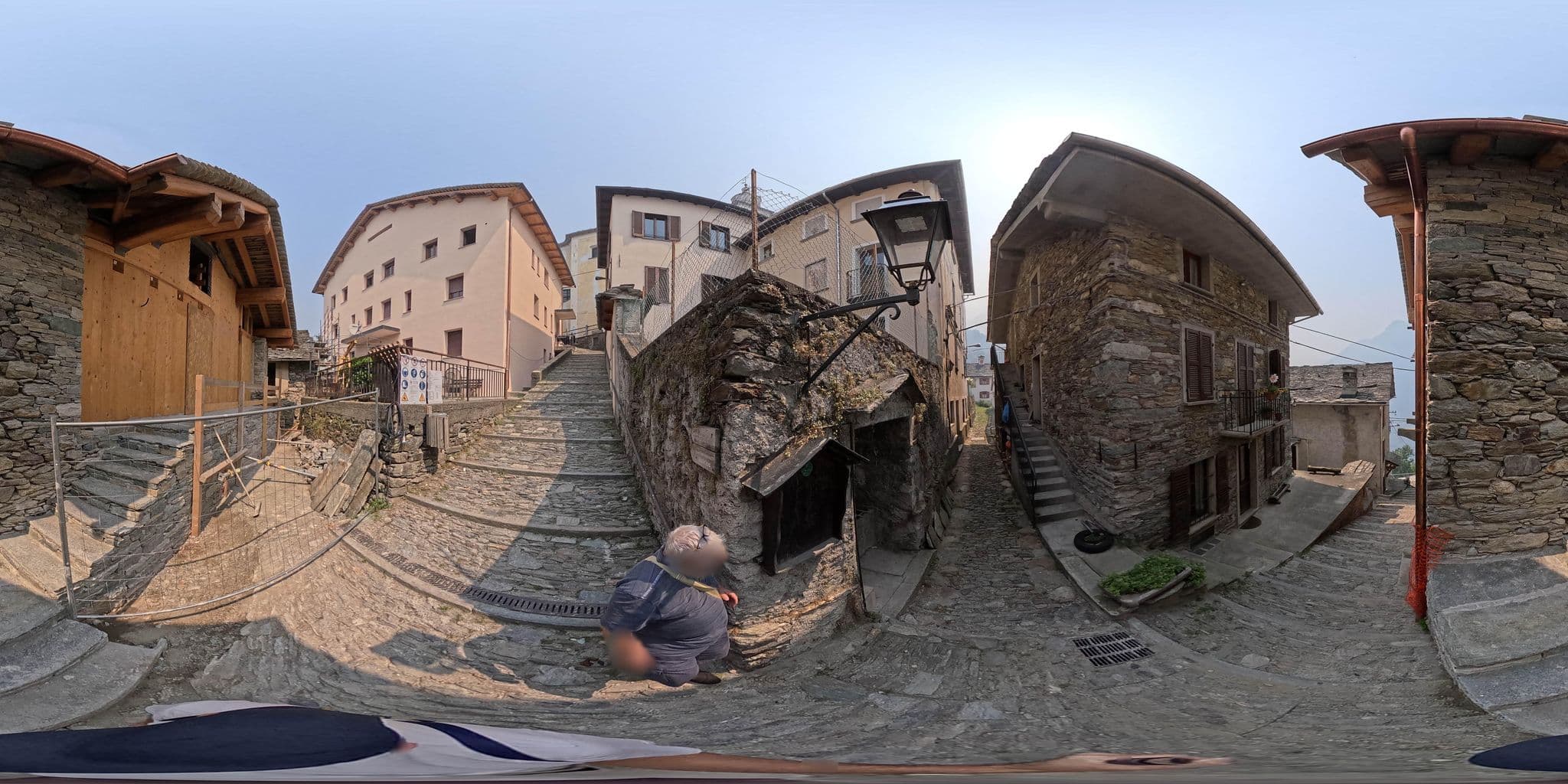 Street view near Hotel Ristorante Fontana, Varallo — © ivanbranco (CC BY-SA · Mapillary)