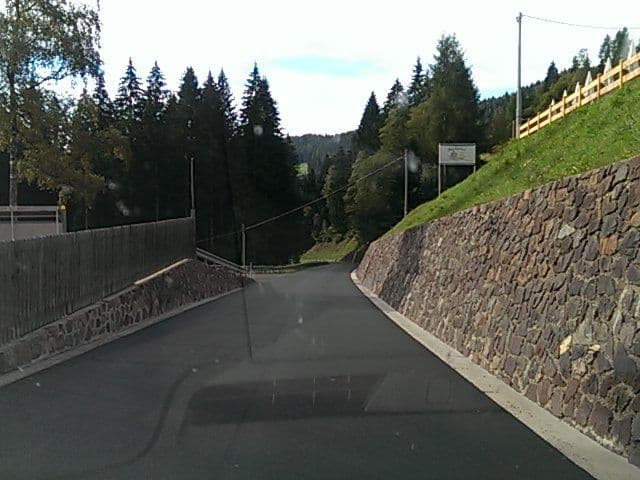 Street view near Hofschänke Bachwiesl - Osteria Bachwiesl, Ultimo - Ulten — © bufonto (CC BY-SA · Mapillary)