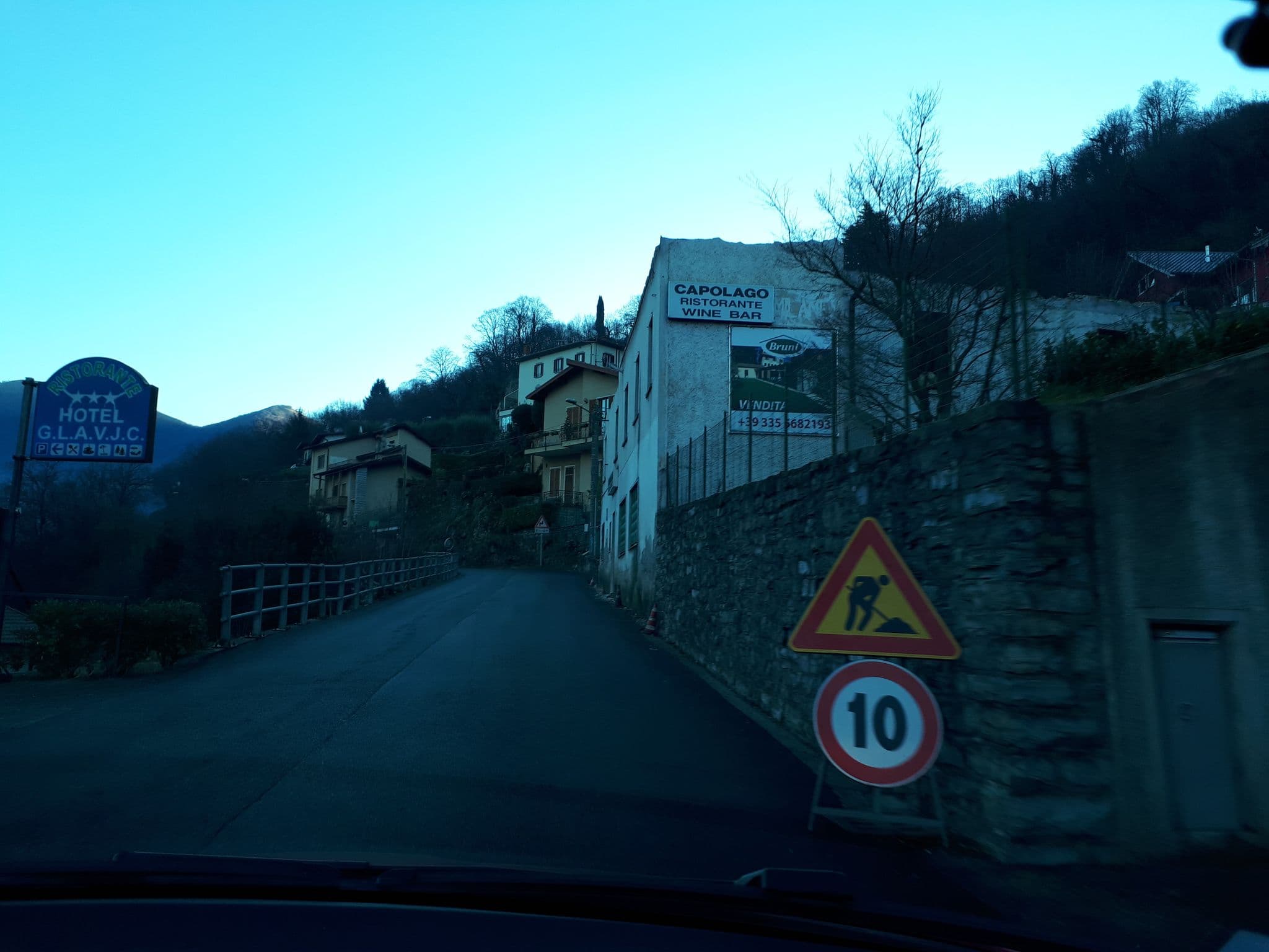 Street view near L’Hotel Ristorante ” G.L.A.V.J.C.”, Torno — © kaitu (CC BY-SA · Mapillary)
