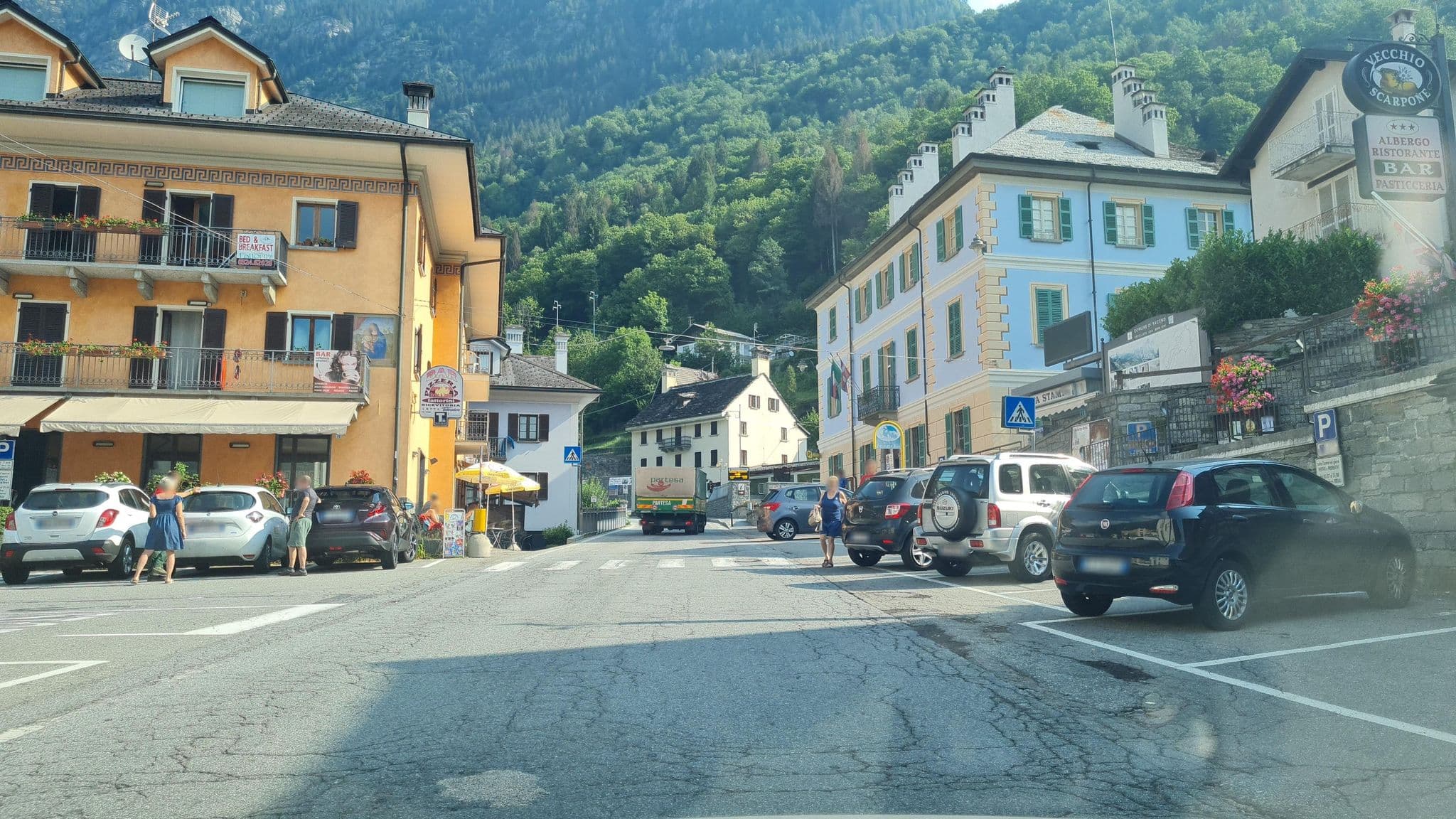 Street view near Vecchio Scarpone, Varzo — © laniuscollurio (CC BY-SA · Mapillary)