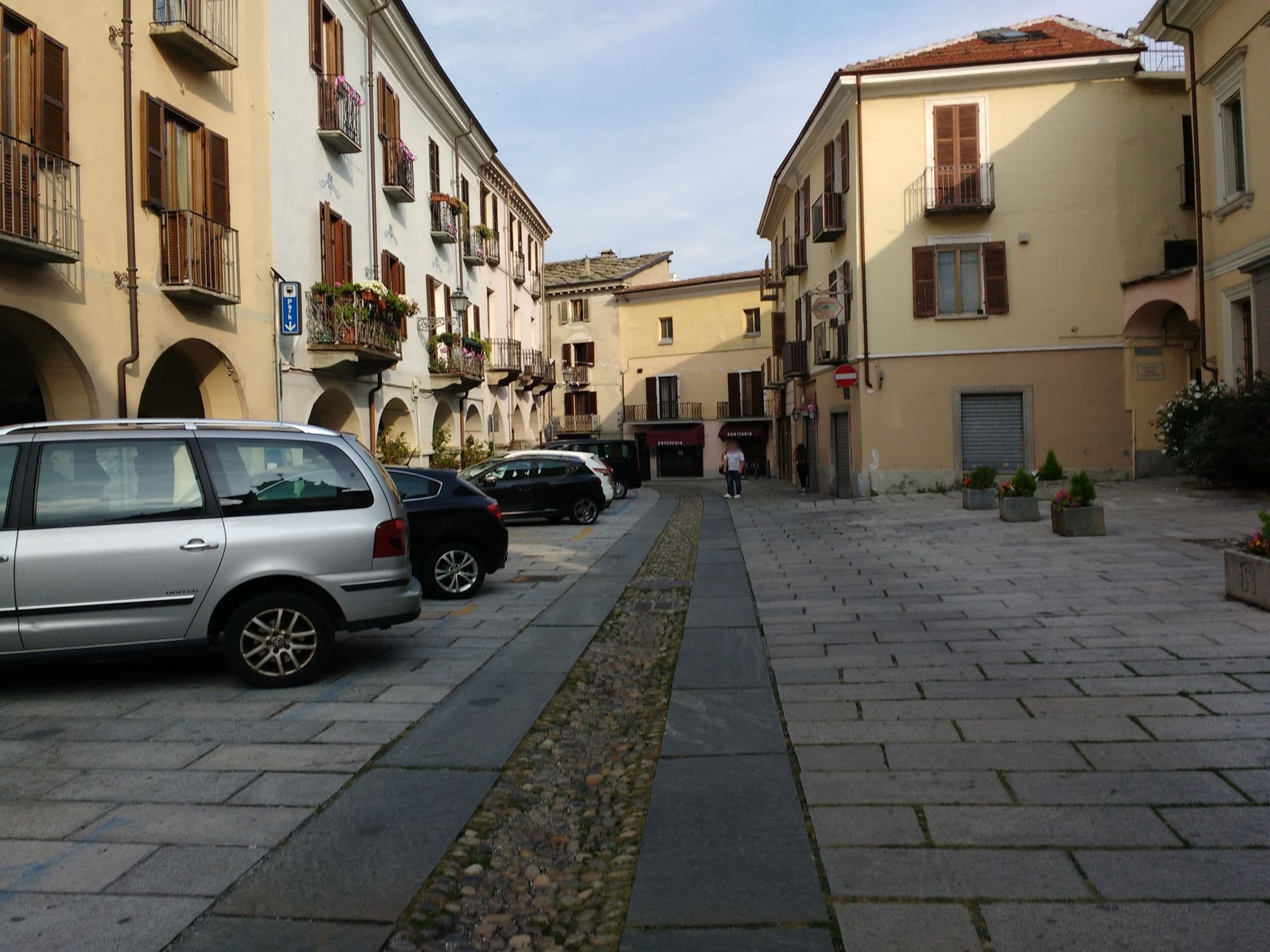 Street view near Bed & Breakfast Archivolto, Susa — © martj9 (CC BY-SA · Mapillary)