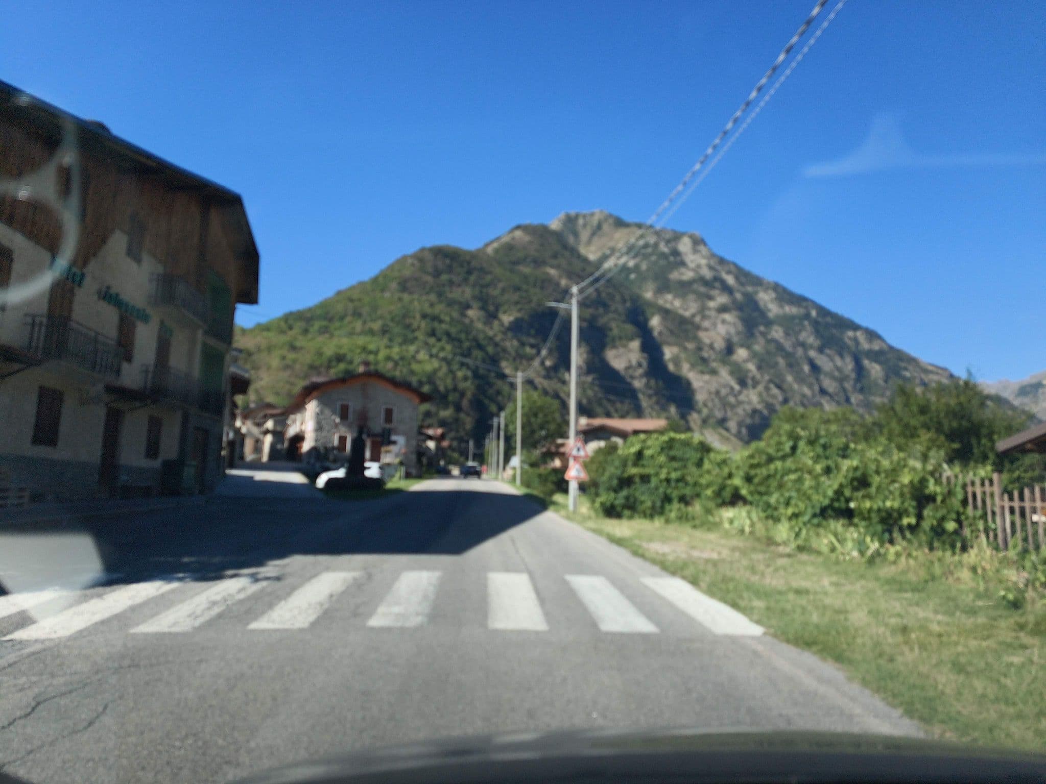 Street view near Lou Chalet, Demonte — © canfe (CC BY-SA · Mapillary)