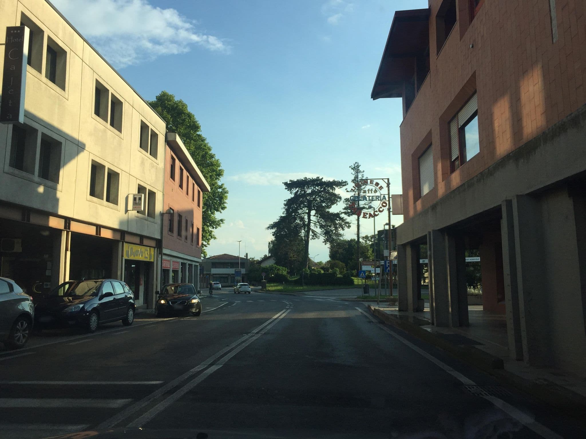 Street view near Hotel Cajeta, Buia — © igorzo (CC BY-SA · Mapillary)