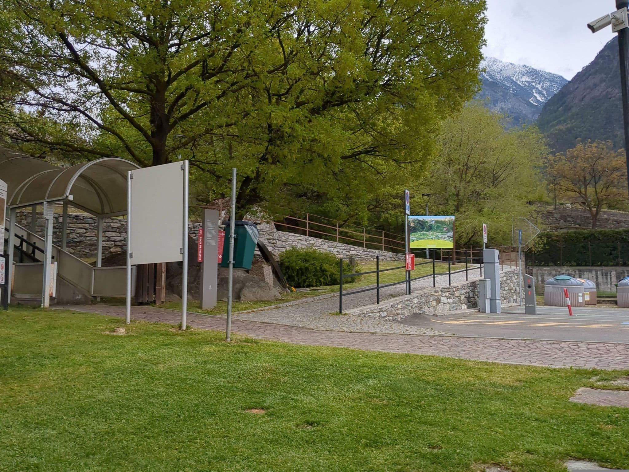 Street view near Parcheggio Castello di Fénis, Fénis — © jacopofar (CC BY-SA · Mapillary)