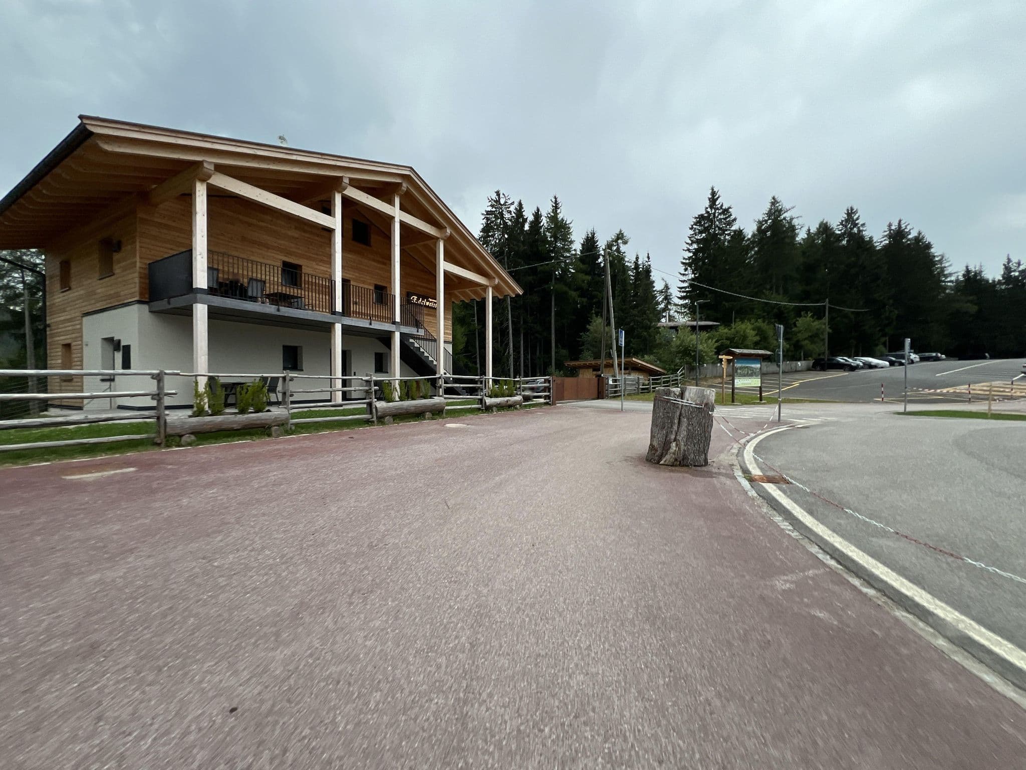 Street view near Edelweiss, Scena