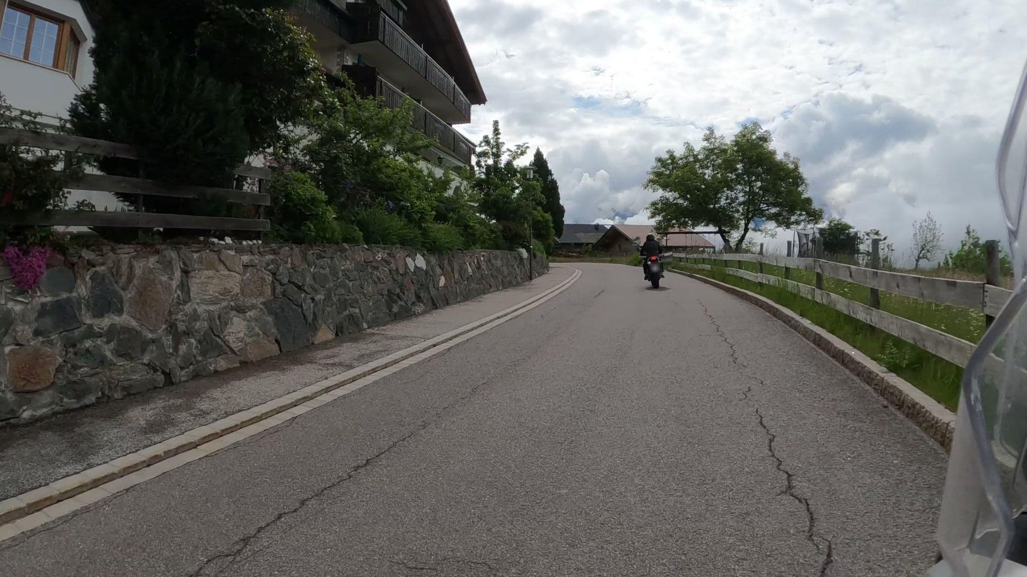 Street view near Hotel Alpenland, San Leonardo in Passiria — © crami (CC BY-SA · Mapillary)