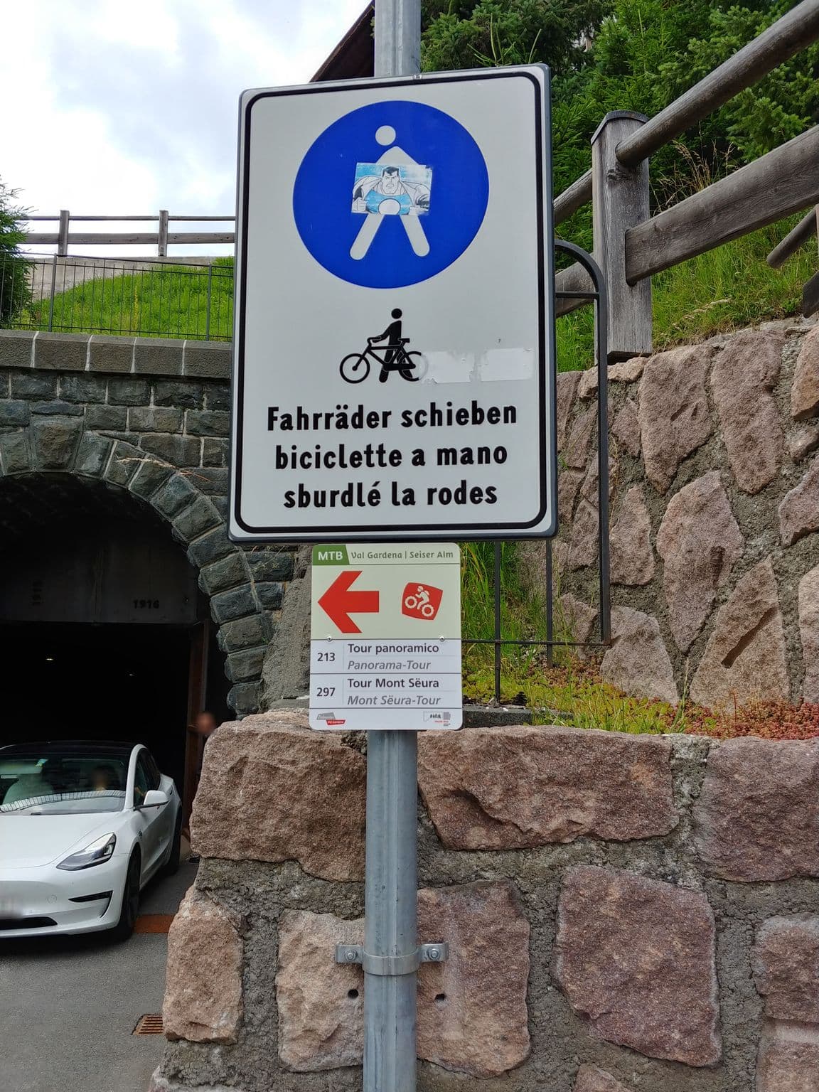 Street view near Residence Hotel Gardena, Santa Cristina Valgardena — © highlander (CC BY-SA · Mapillary)