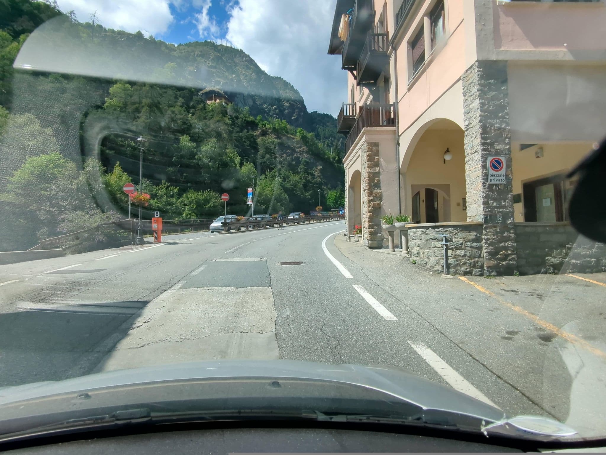 Street view near Albergo Monte Cervino, Chatillon — © musuruan (CC BY-SA · Mapillary)