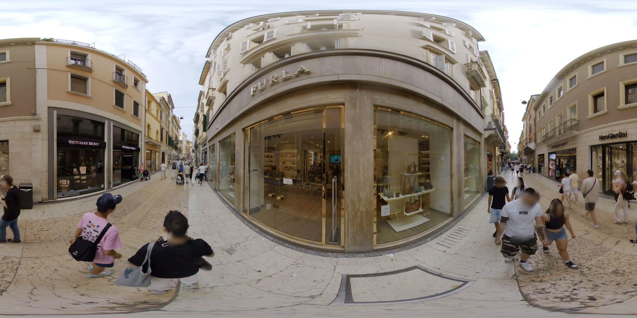 Street view near Hotel Milano, Verona — © mapconcierge (CC BY-SA · Mapillary)
