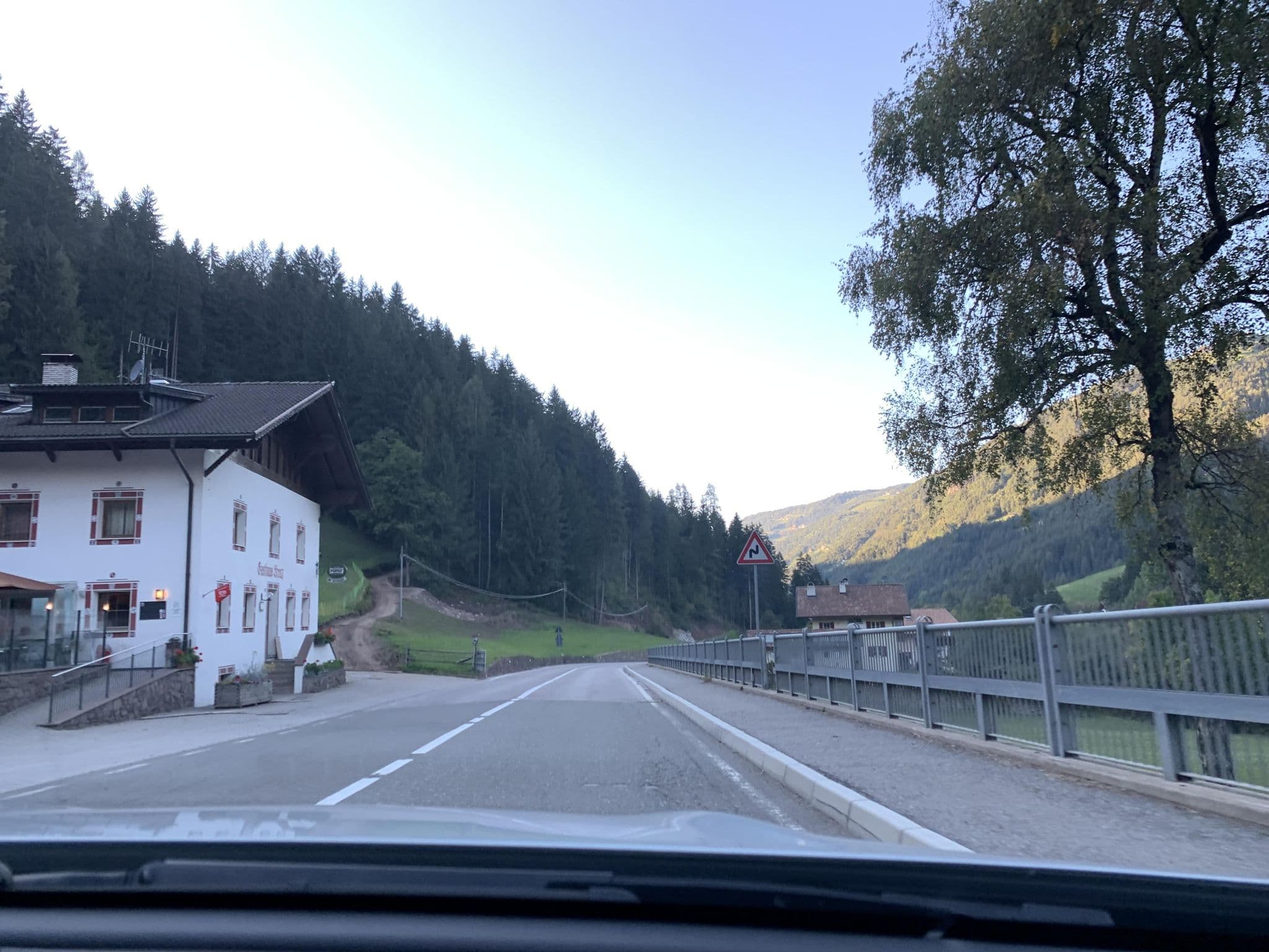 Street view near Gasthaus Kreuz, Nova Ponente — © robinre (CC BY-SA · Mapillary)