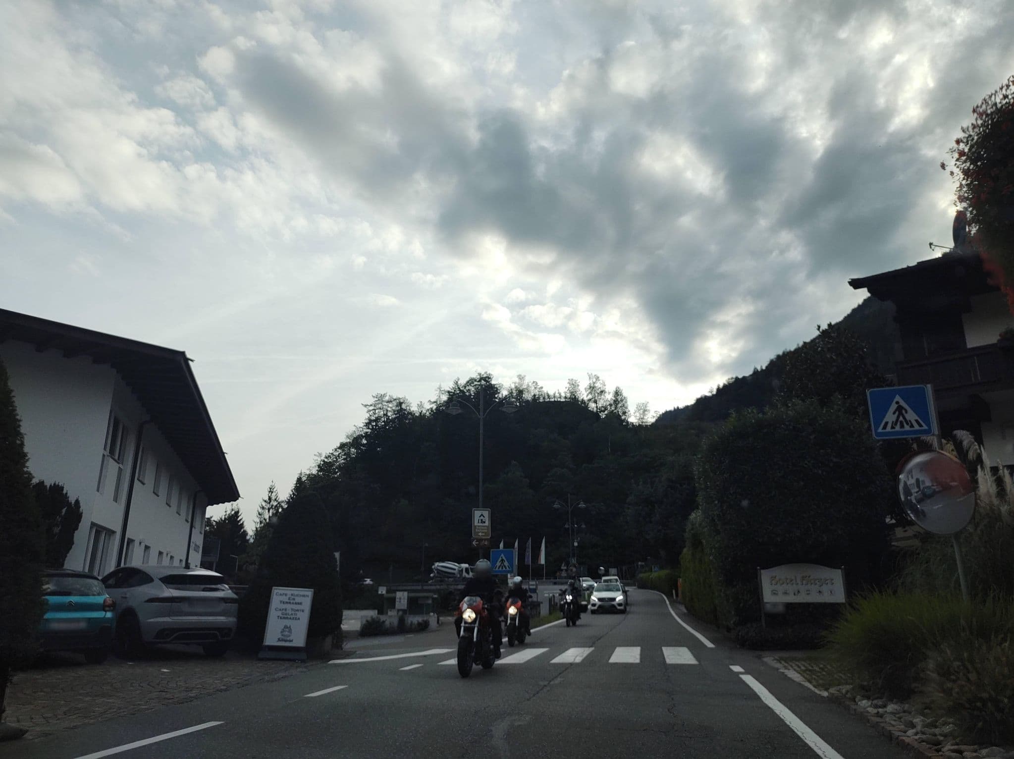 Street view near Hotel Sonnegg, Scena - Schenna