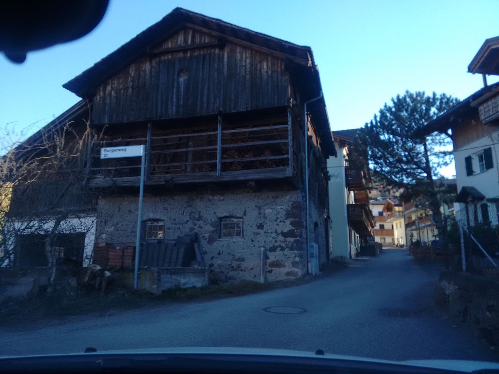 Street view near Fermeda, Funes - Villnoess — © hakuchi (CC BY-SA · Mapillary)