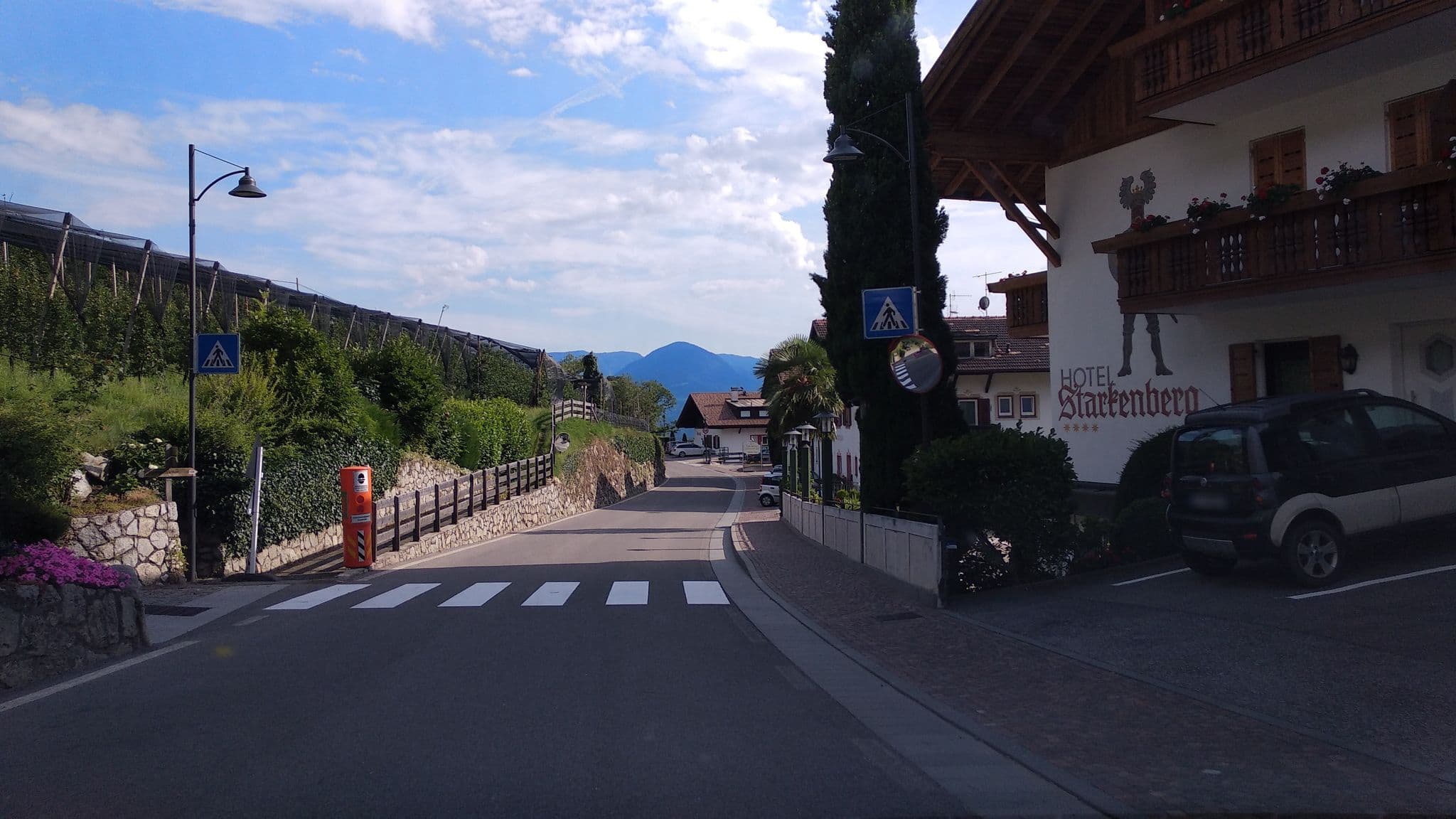 Street view near Hotel Starkenberg, Scena - Schenna