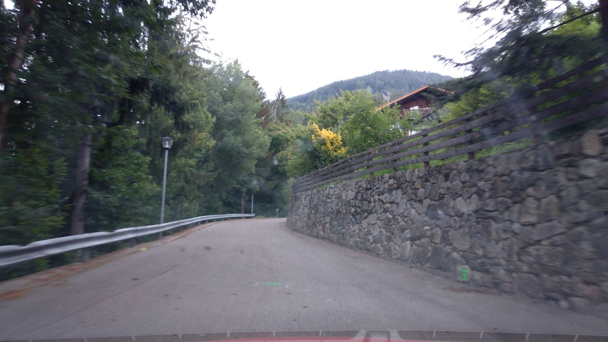 Street view near Dahoam Refugium, Scena