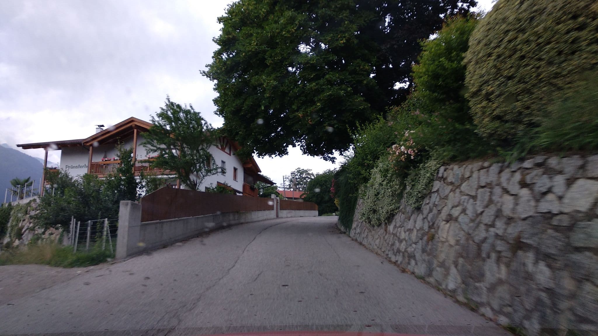 Street view near Hahnenkamm, Scena