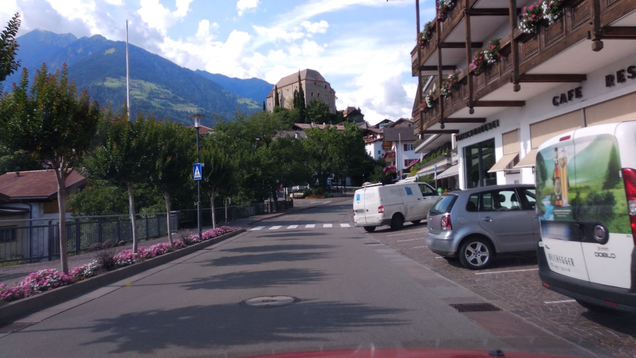 Street view near Hotel Schennerhof, Scena