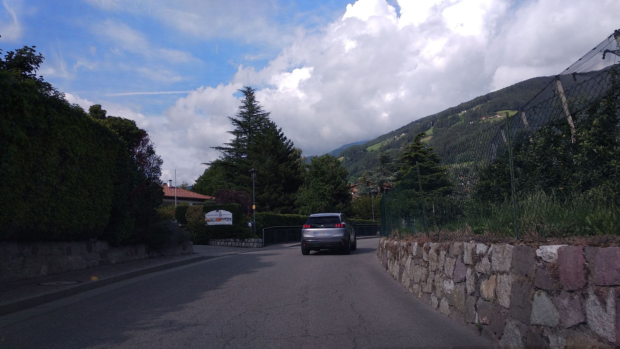 Street view near Hotel Erzherzog Johann, Scena - Schenna