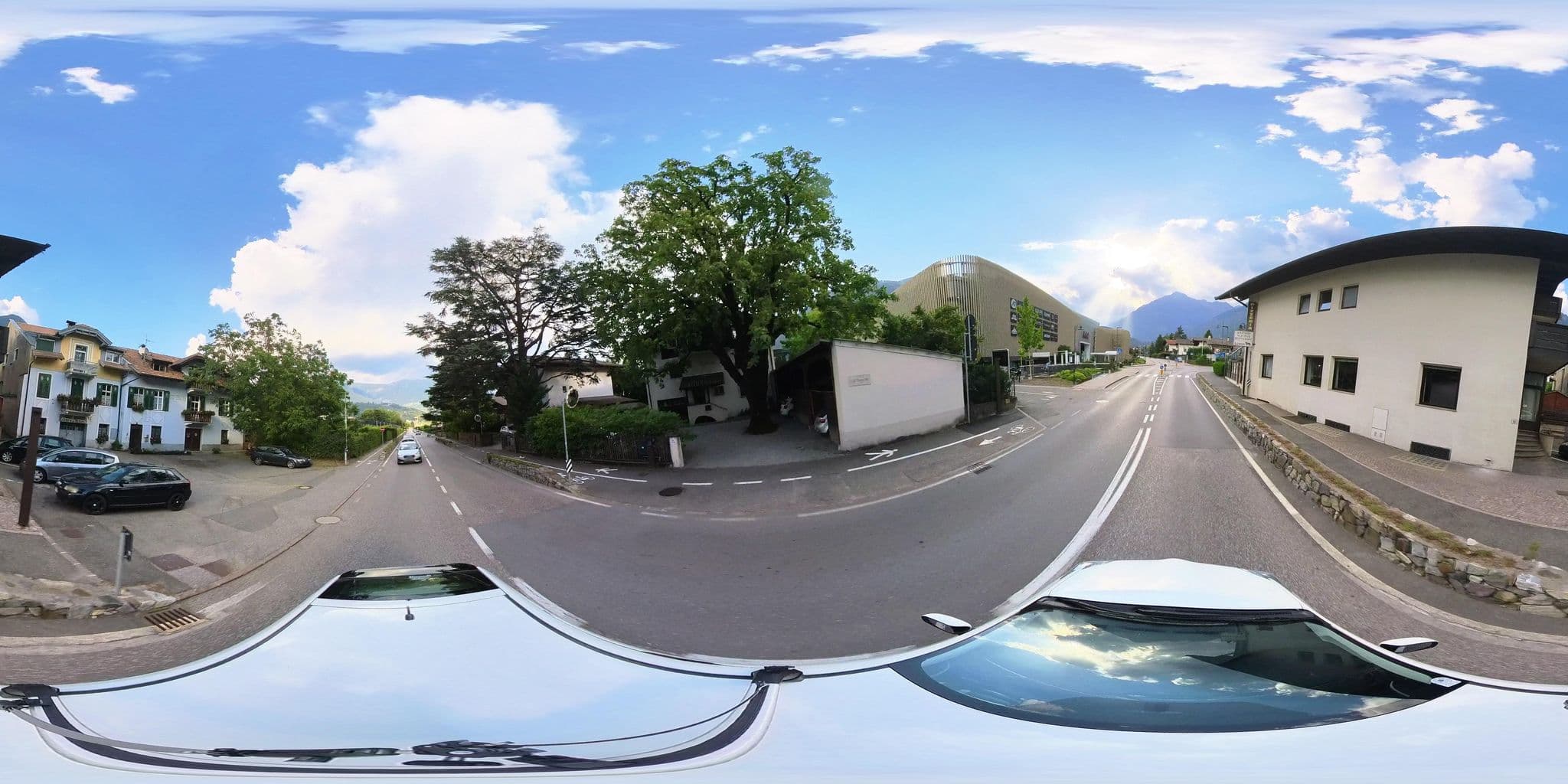 Street view near Löwen, Lagundo