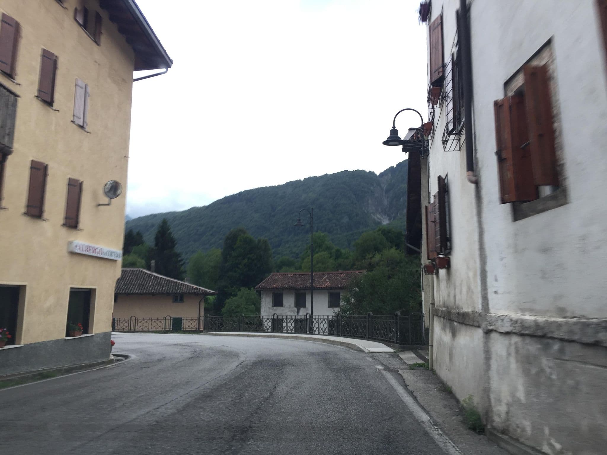 Street view near Albergo dal Cortesan, Enemonzo-Quinis — © igorzo (CC BY-SA · Mapillary)
