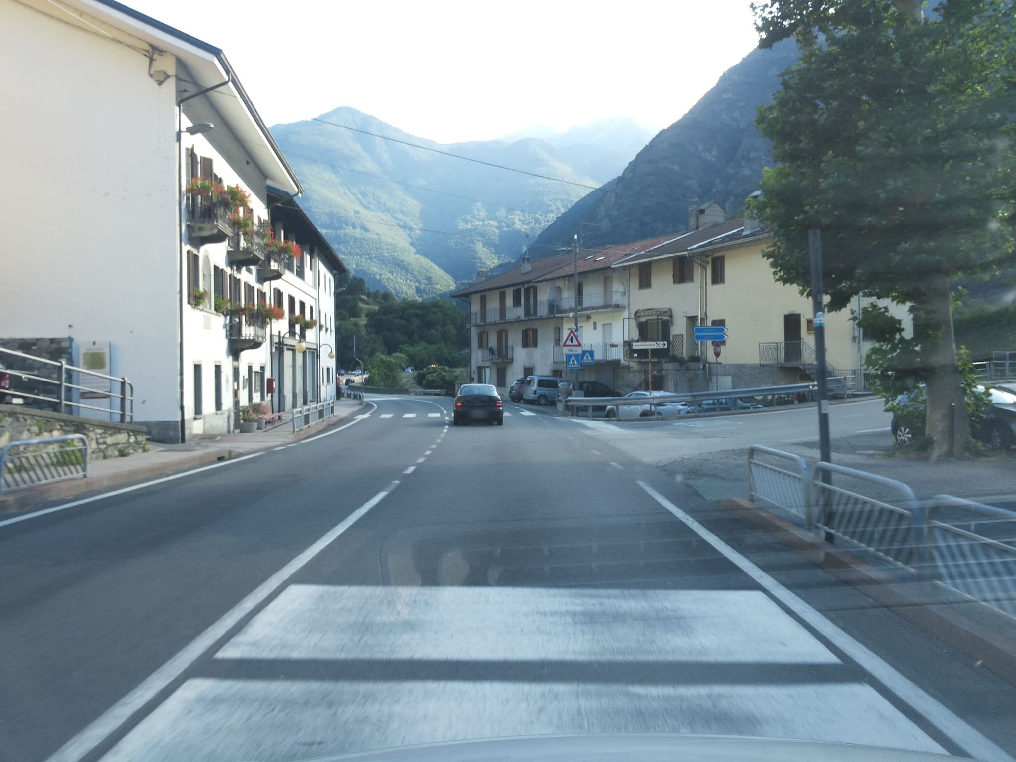 Street view near Hote Ristorante Nigra, Montjovet — © musuruan (CC BY-SA · Mapillary)