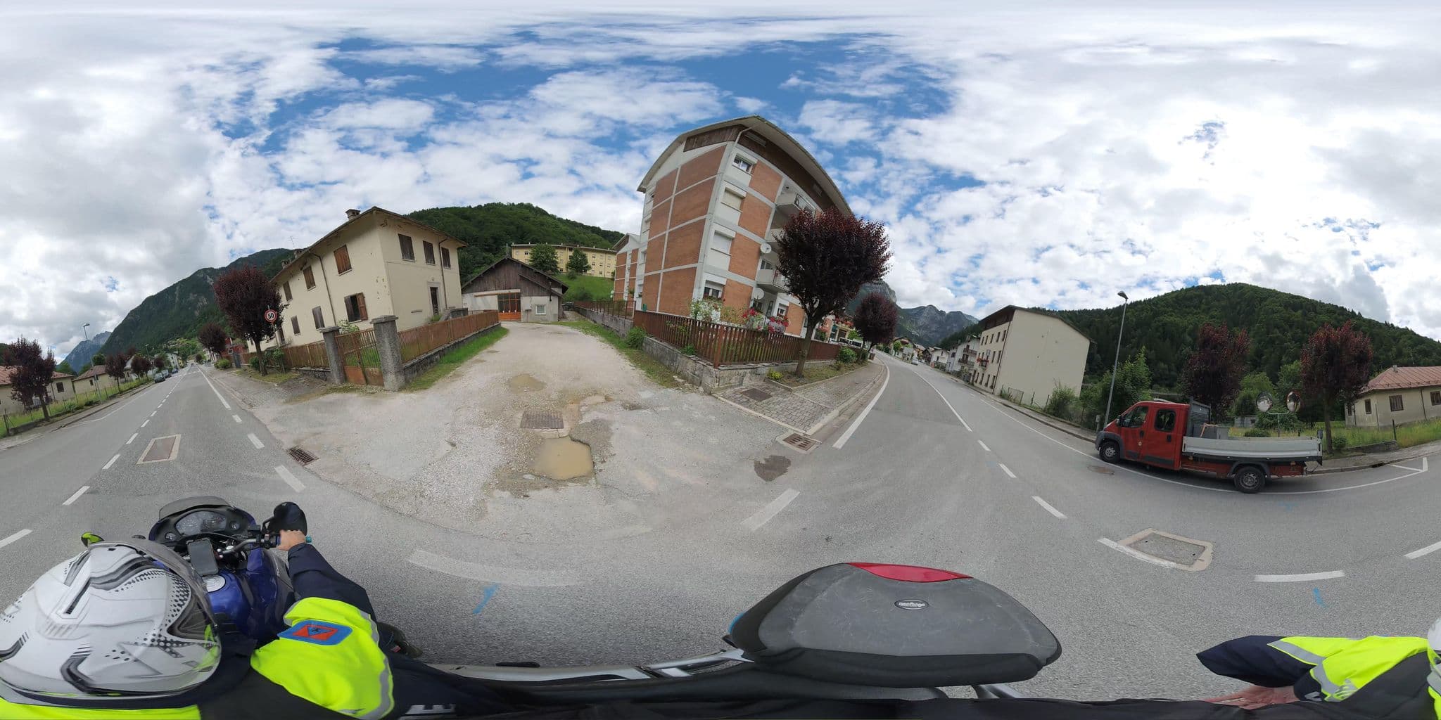 Street view near Albergo Salus, Pontebba — © Protezione_Civile_FVG_Rilievi (CC BY-SA · Mapillary)