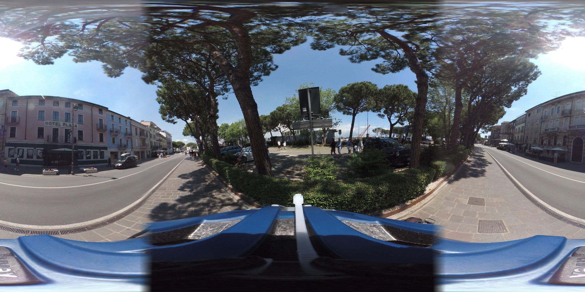 Street view near Plaza, Desenzano del Garda — © giubar (CC BY-SA · Mapillary)