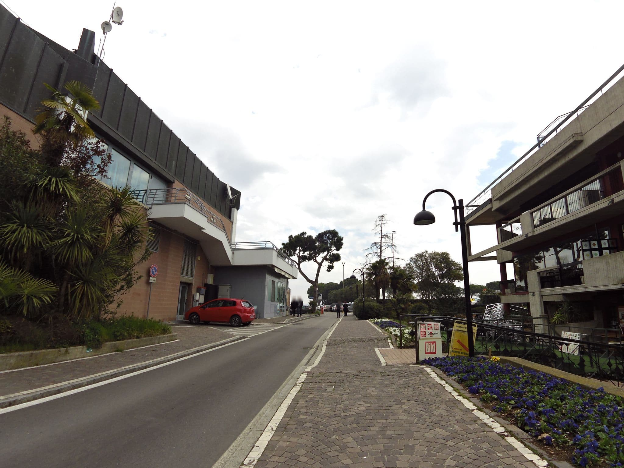 Street view near Alevic, Sirmione — © marcuscalabresus (CC BY-SA · Mapillary)