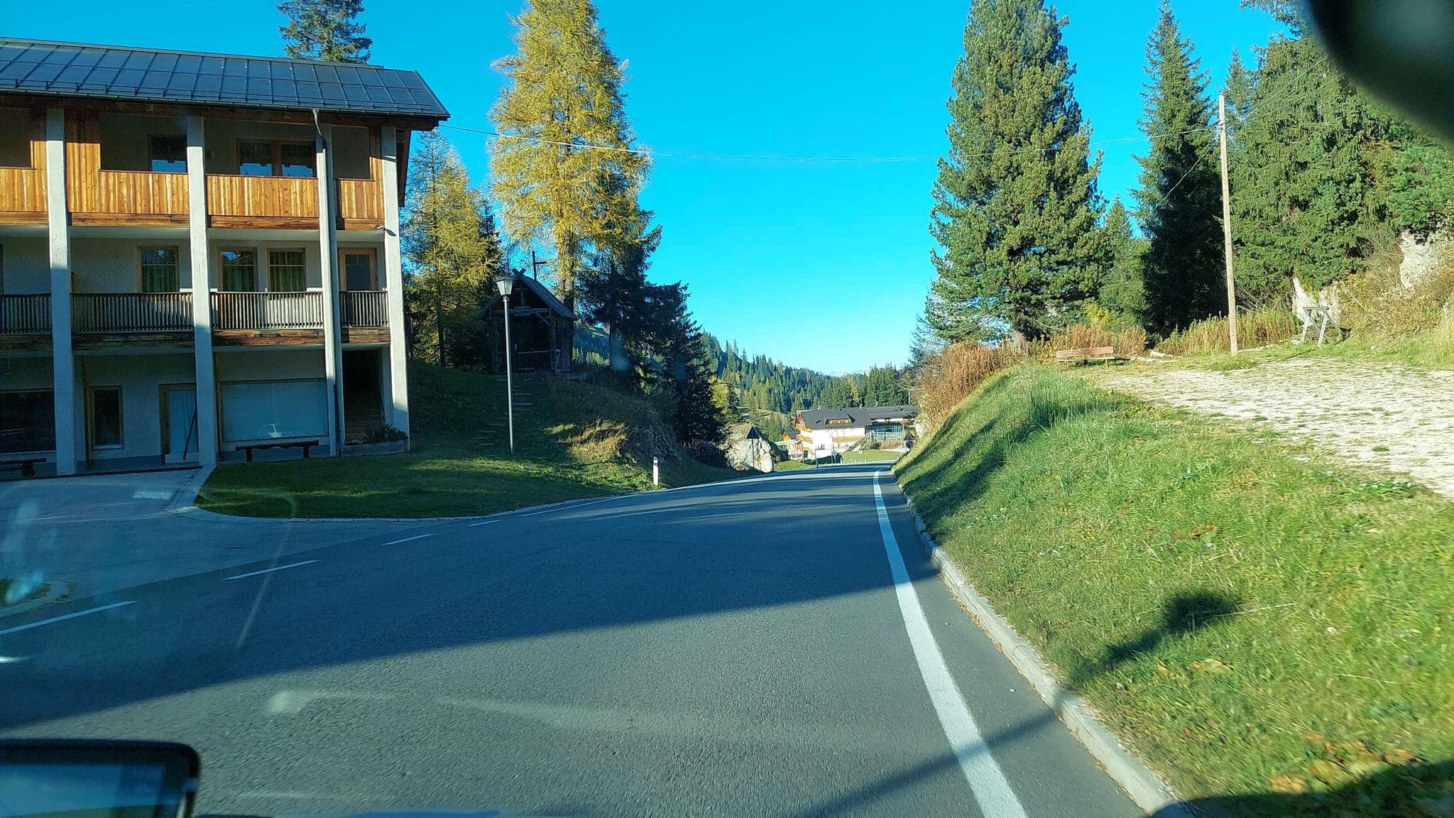 Street view near Hotel Garni Elisir, Livinallongo del Col di Lana