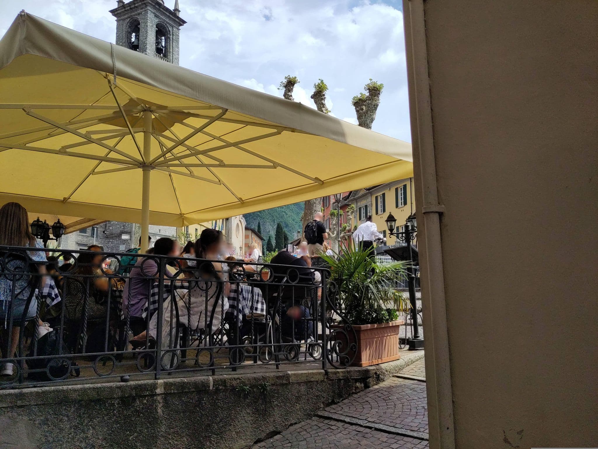 Street view near Albergo del Sole, Bellagio — © marcuscalabresus (CC BY-SA · Mapillary)