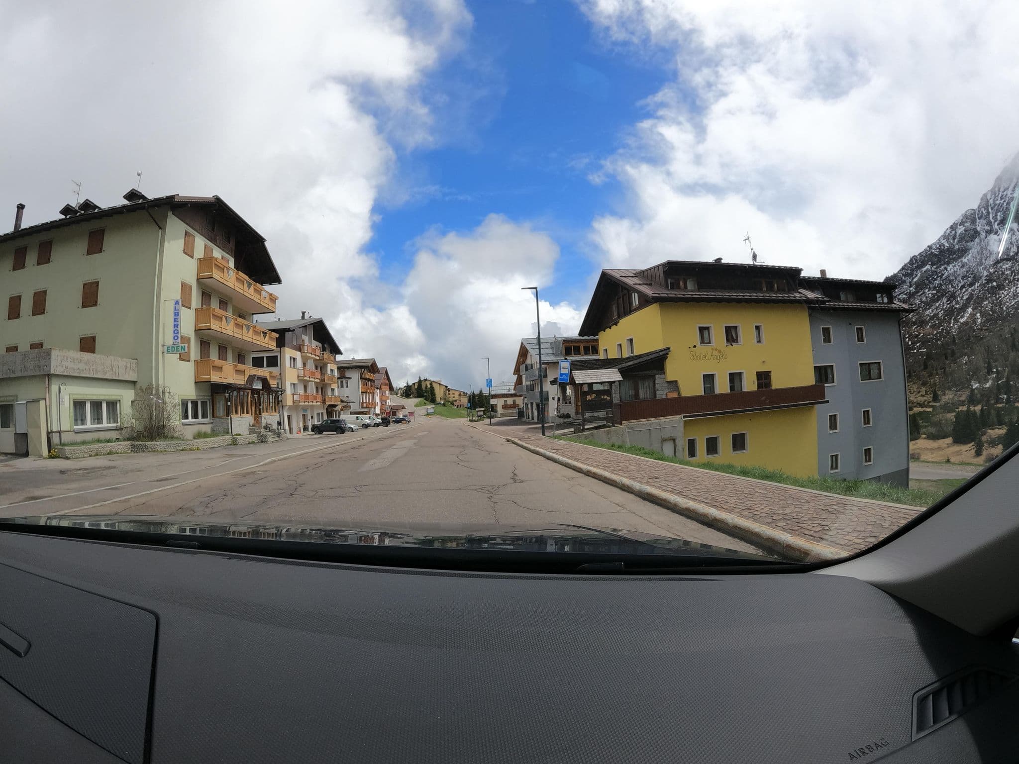 Street view near Eden, Ponte di Legno — © borovac (CC BY-SA · Mapillary)