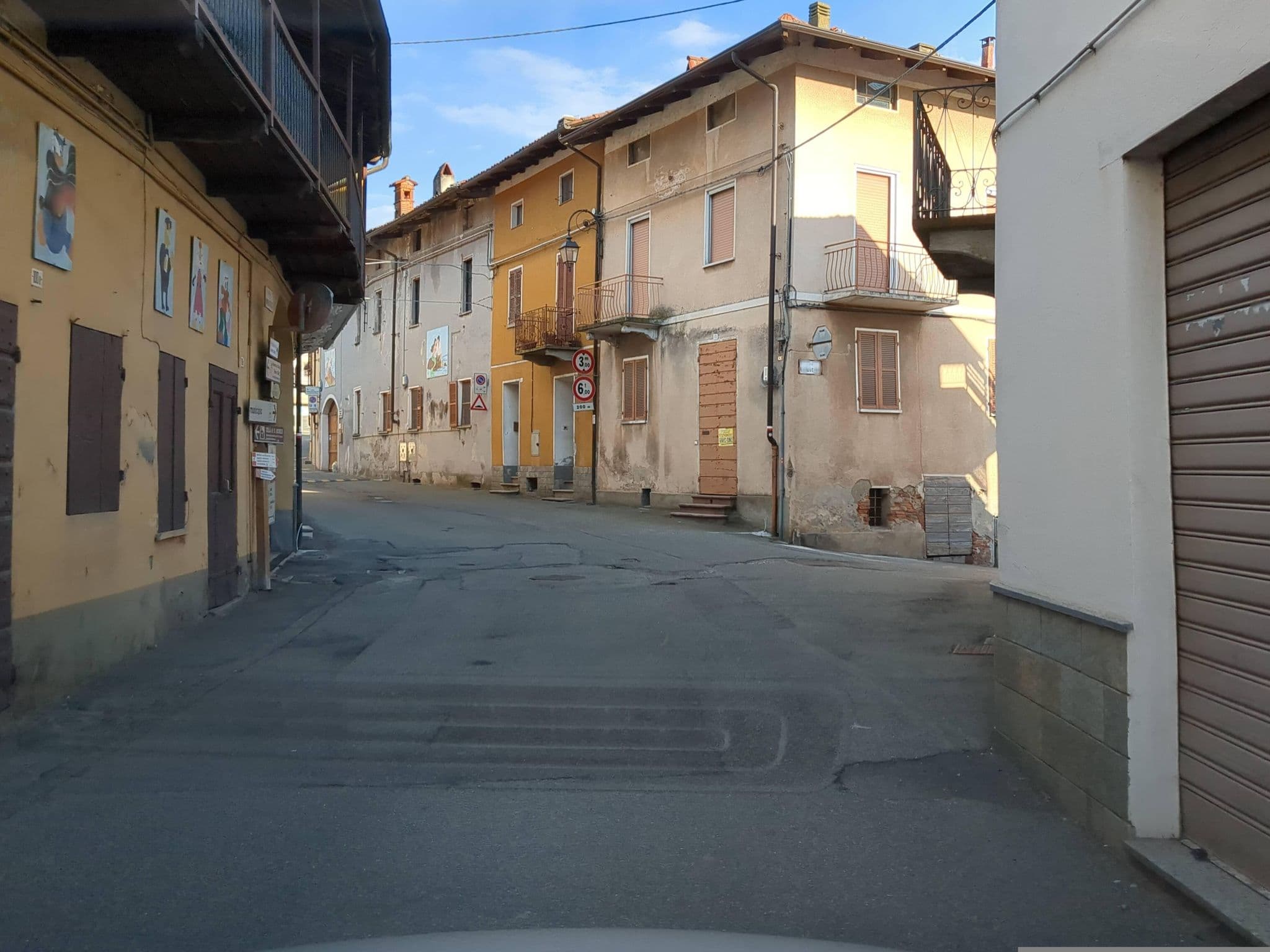 Street view near B&B Il Monastero del Lago, Viverone — © musuruan (CC BY-SA · Mapillary)