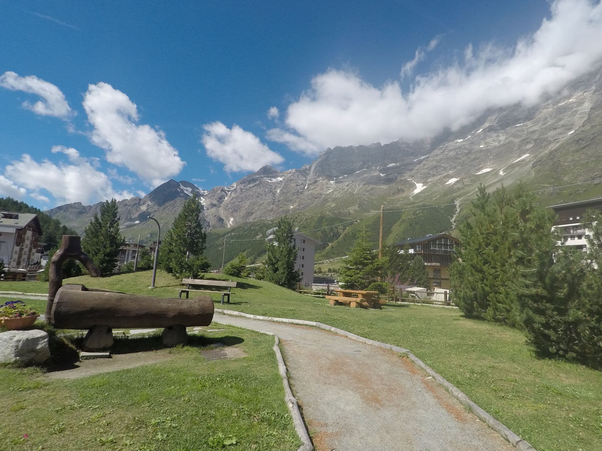 Street view near Samovar Guest House, Valtournenche — © bcostacurta (CC BY-SA · Mapillary)