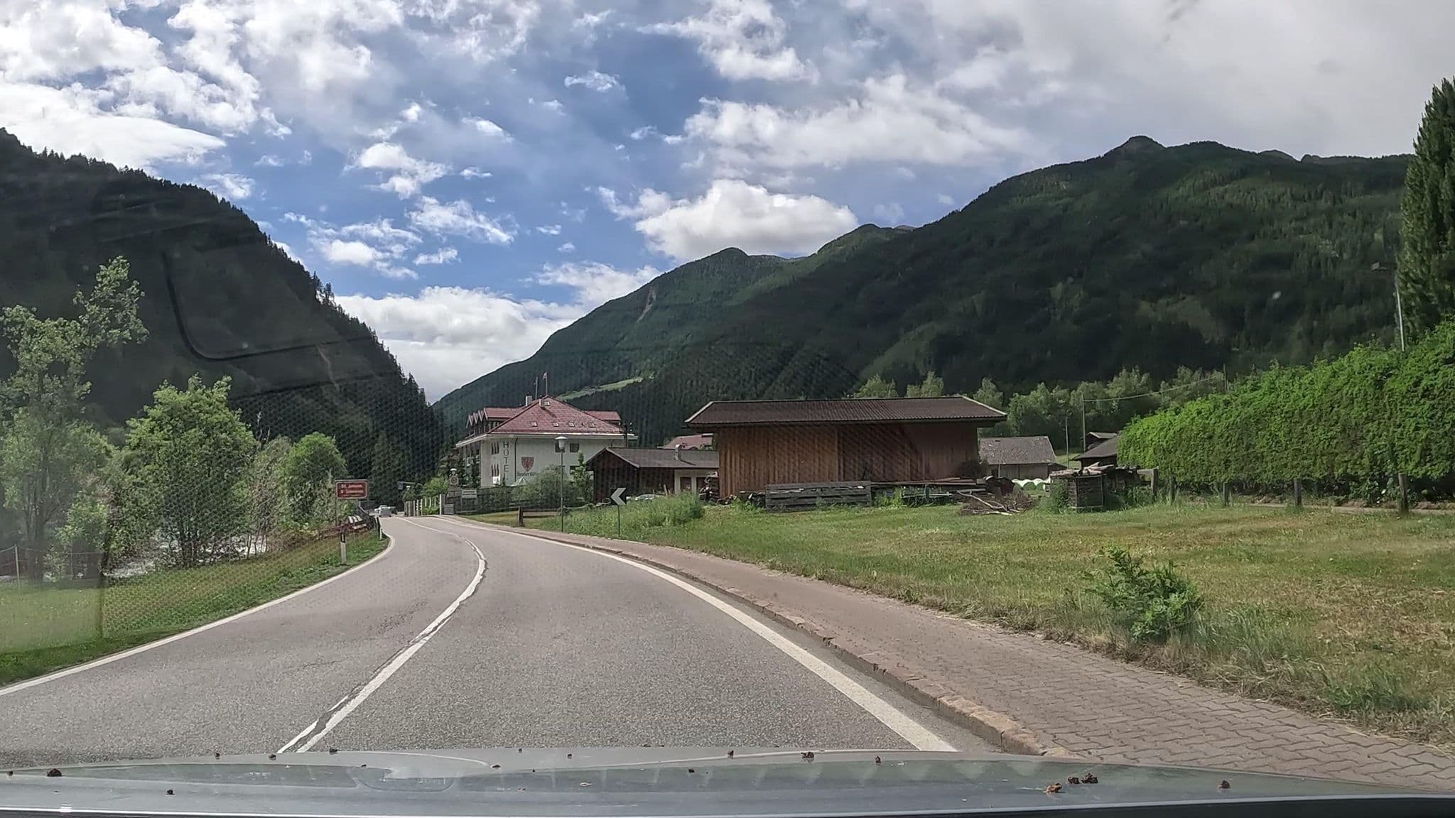 Street view near Residence Schwazenbach, Valle Aurina - Ahrntal — © stefanro74 (CC BY-SA · Mapillary)