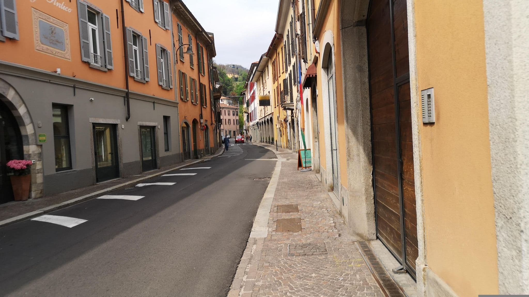 Street view near Hotel Borgo Antico, Como — © moon4 (CC BY-SA · Mapillary)