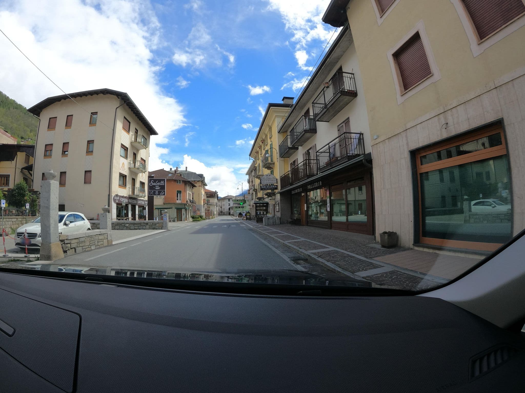 Street view near Locanda La Posta Nöa, Vezza d'Oglio — © borovac (CC BY-SA · Mapillary)