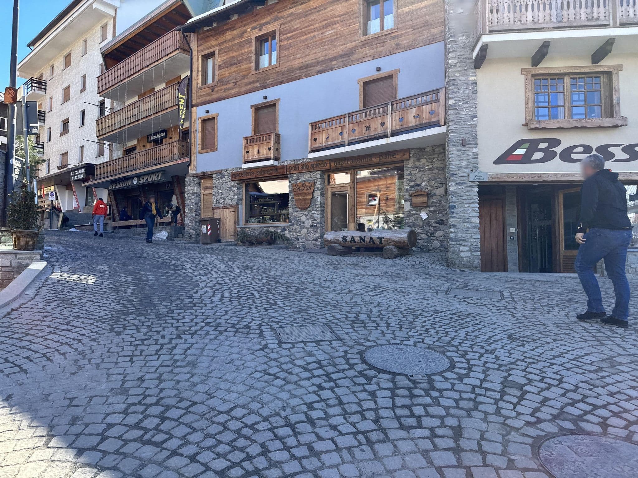 Street view near L'Assietta, Sauze d'Oulx — © RSTQ (CC BY-SA · Mapillary)