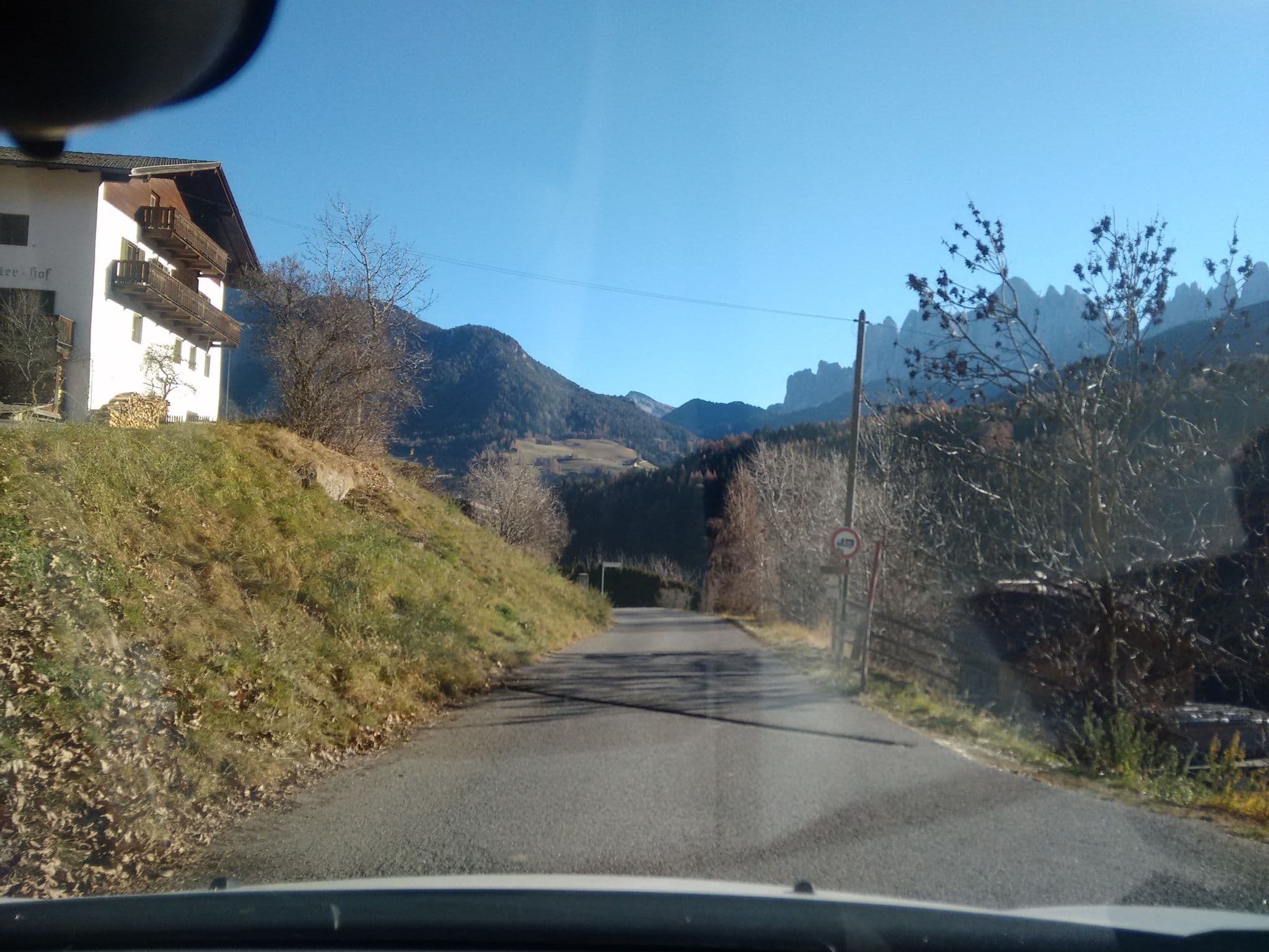 Street view near Austillerhof, Funes - Villnoess — © hakuchi (CC BY-SA · Mapillary)