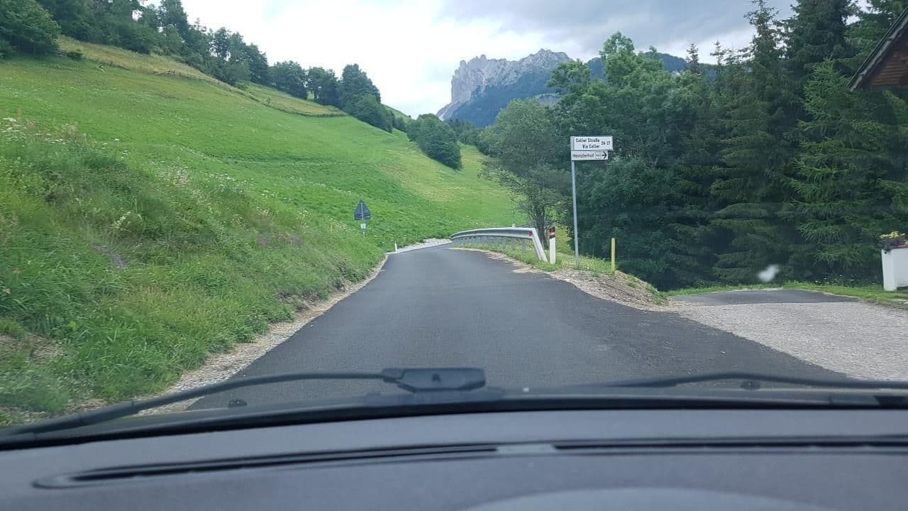 Street view near Gostnerhof, Funes - Villnoess — © mik007 (CC BY-SA · Mapillary)