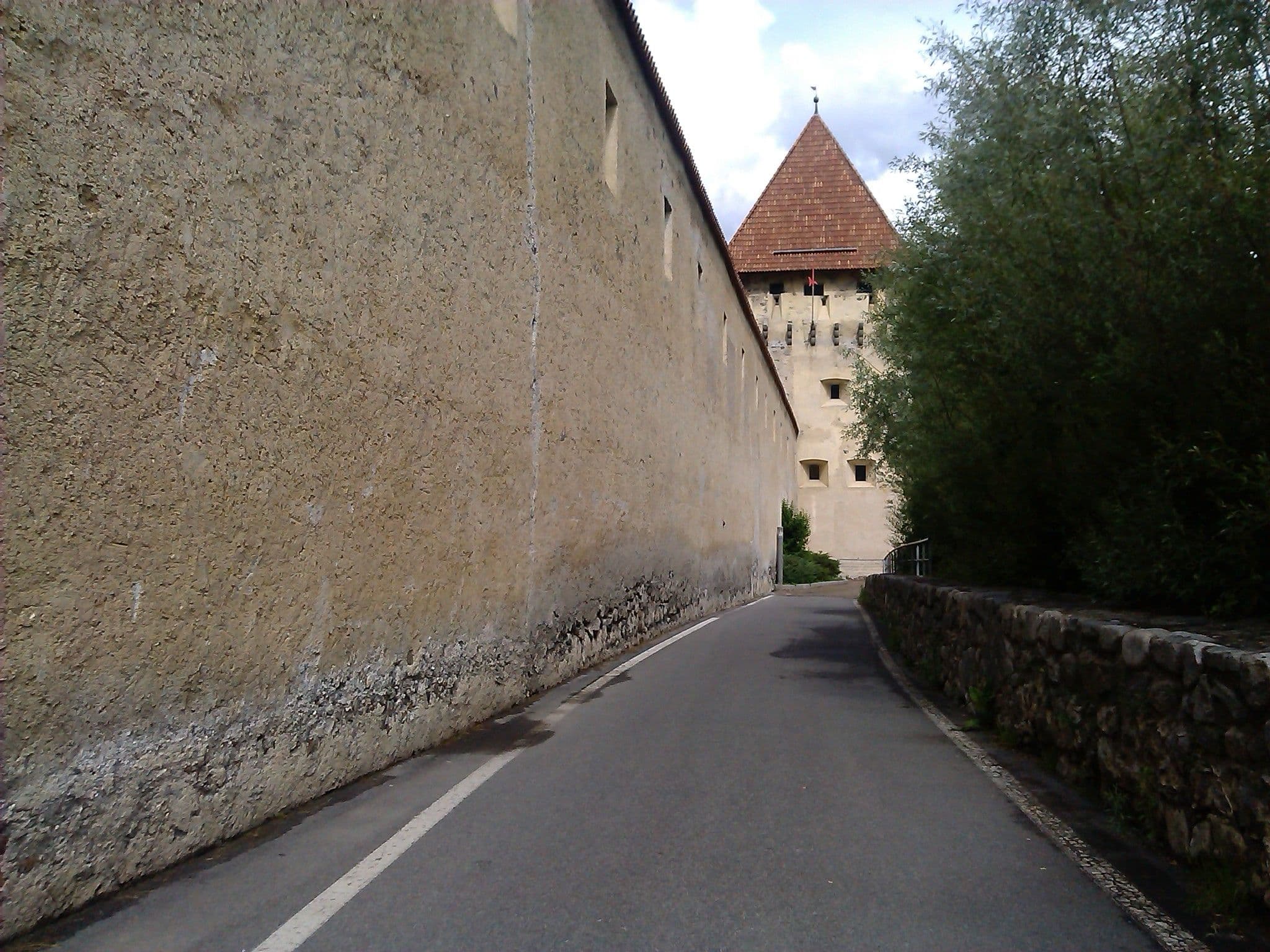 Street view near Grüner Baum, Malles Venosta