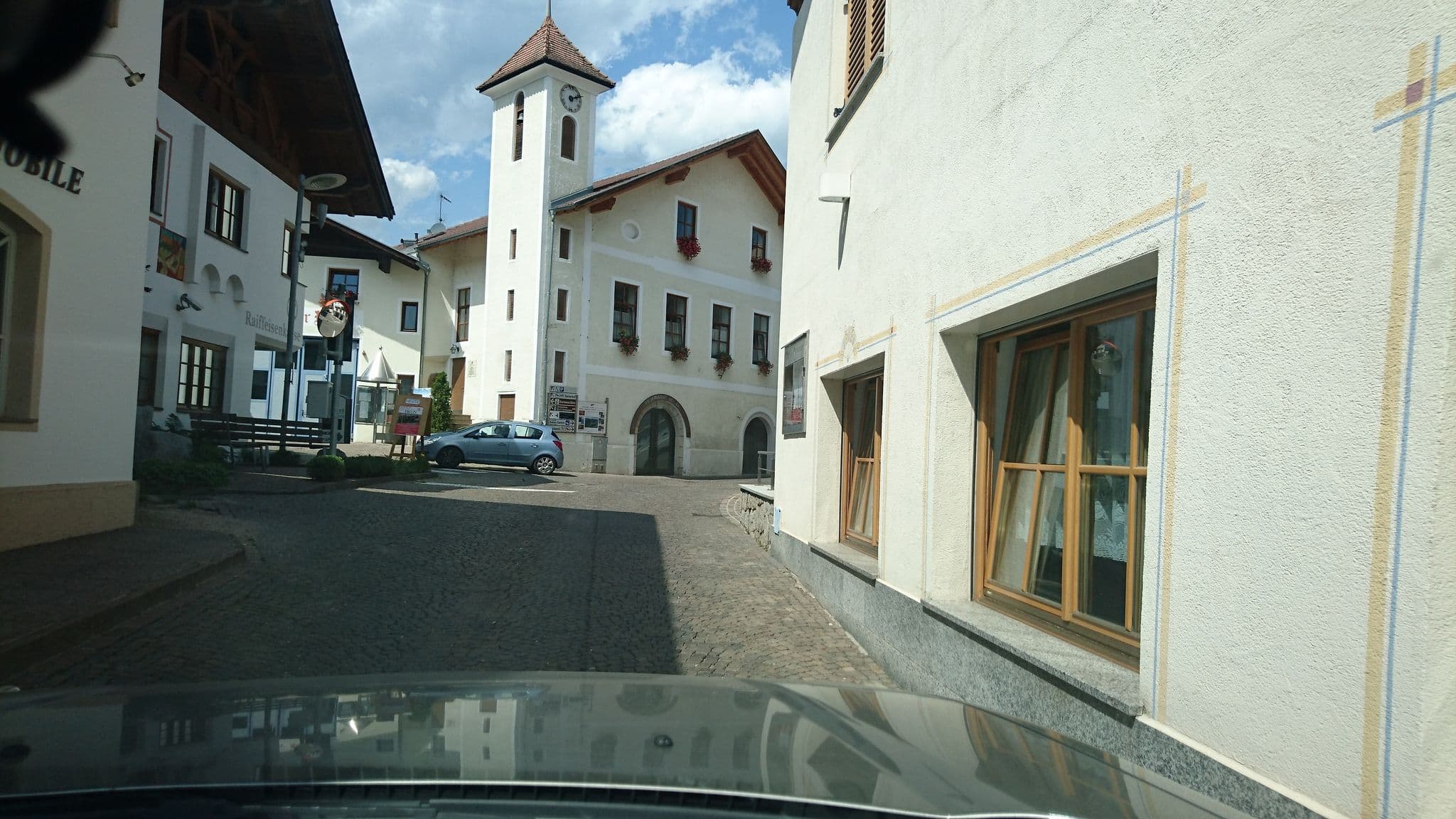 Street view near Zum Mohren, Nalles — © voschix (CC BY-SA · Mapillary)