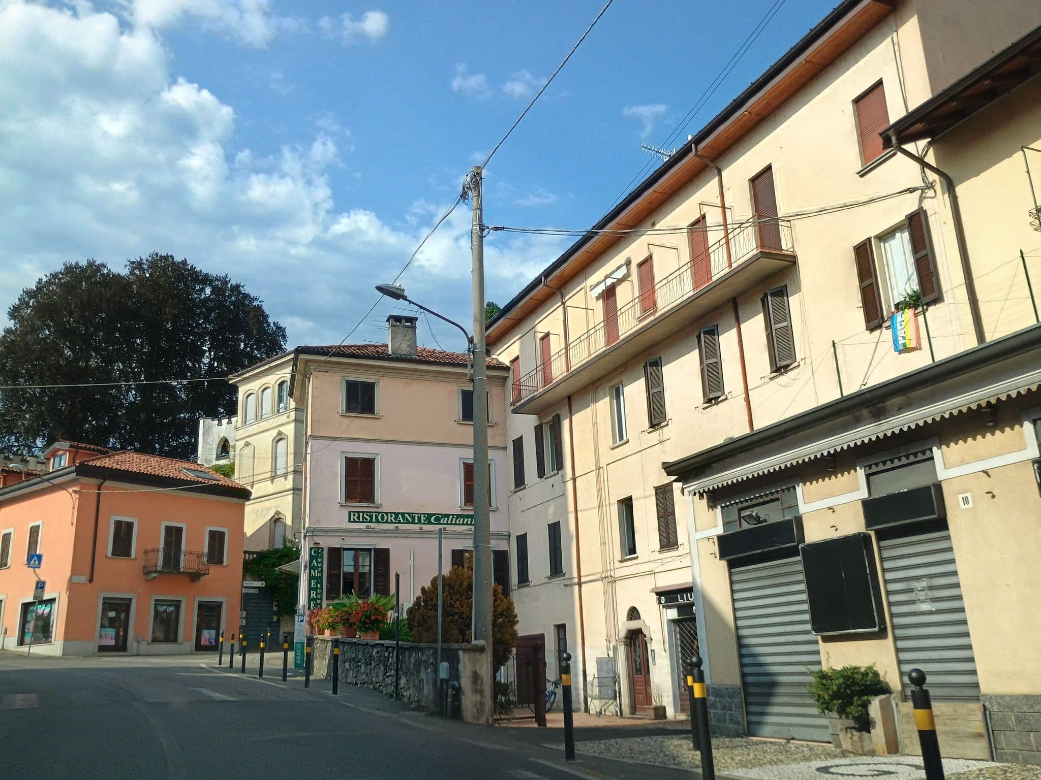 Street view near Laveno 1673, Laveno — © thetornado76 (CC BY-SA · Mapillary)