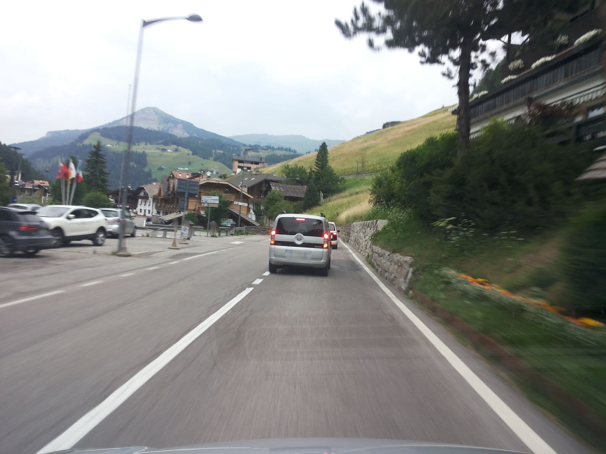 Street view near Pralong, Selva