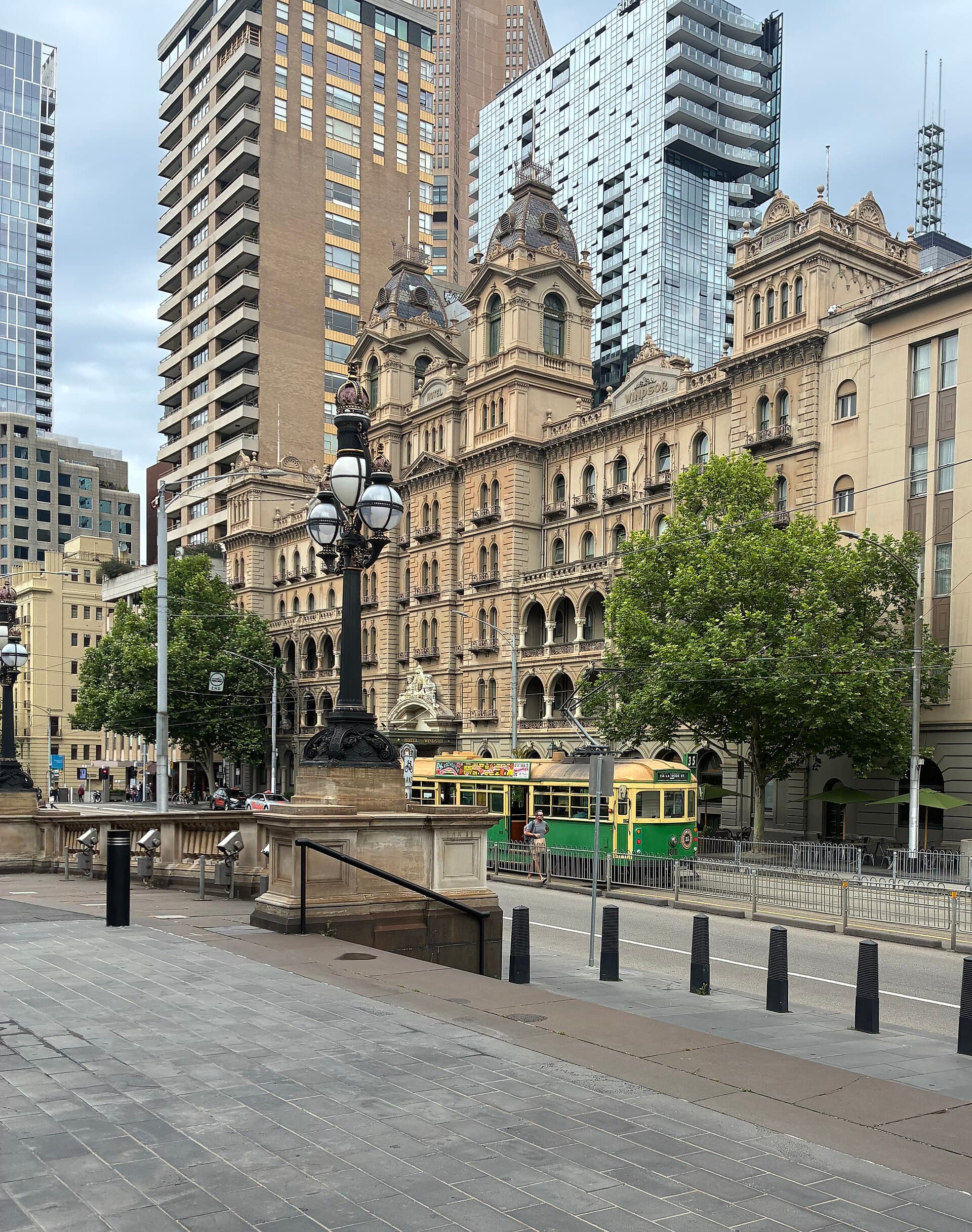 Windsor Hotel (via Wikimedia Commons, CC BY-SA 4.0)