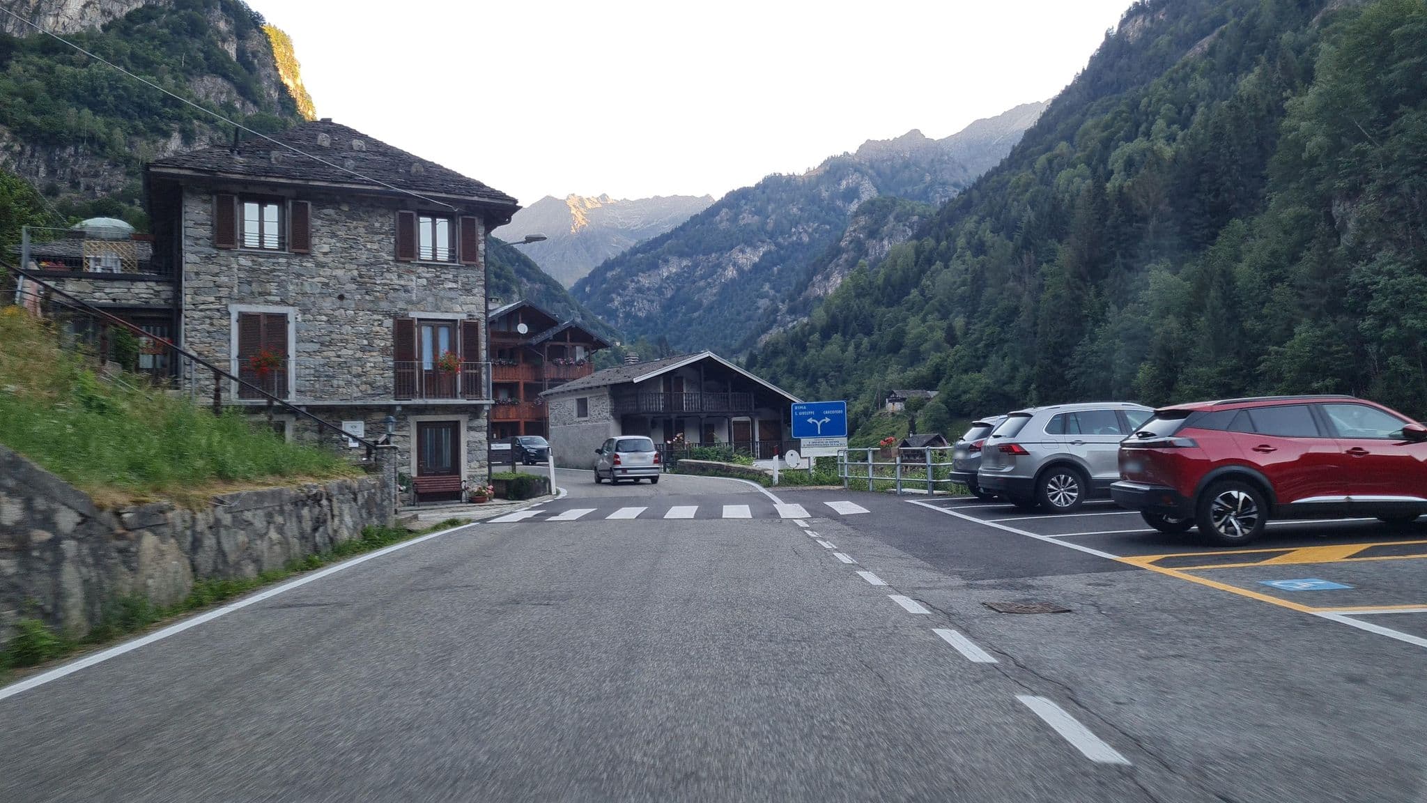 Street view near Residenza Miralago, Varallo — © laniuscollurio (CC BY-SA · Mapillary)