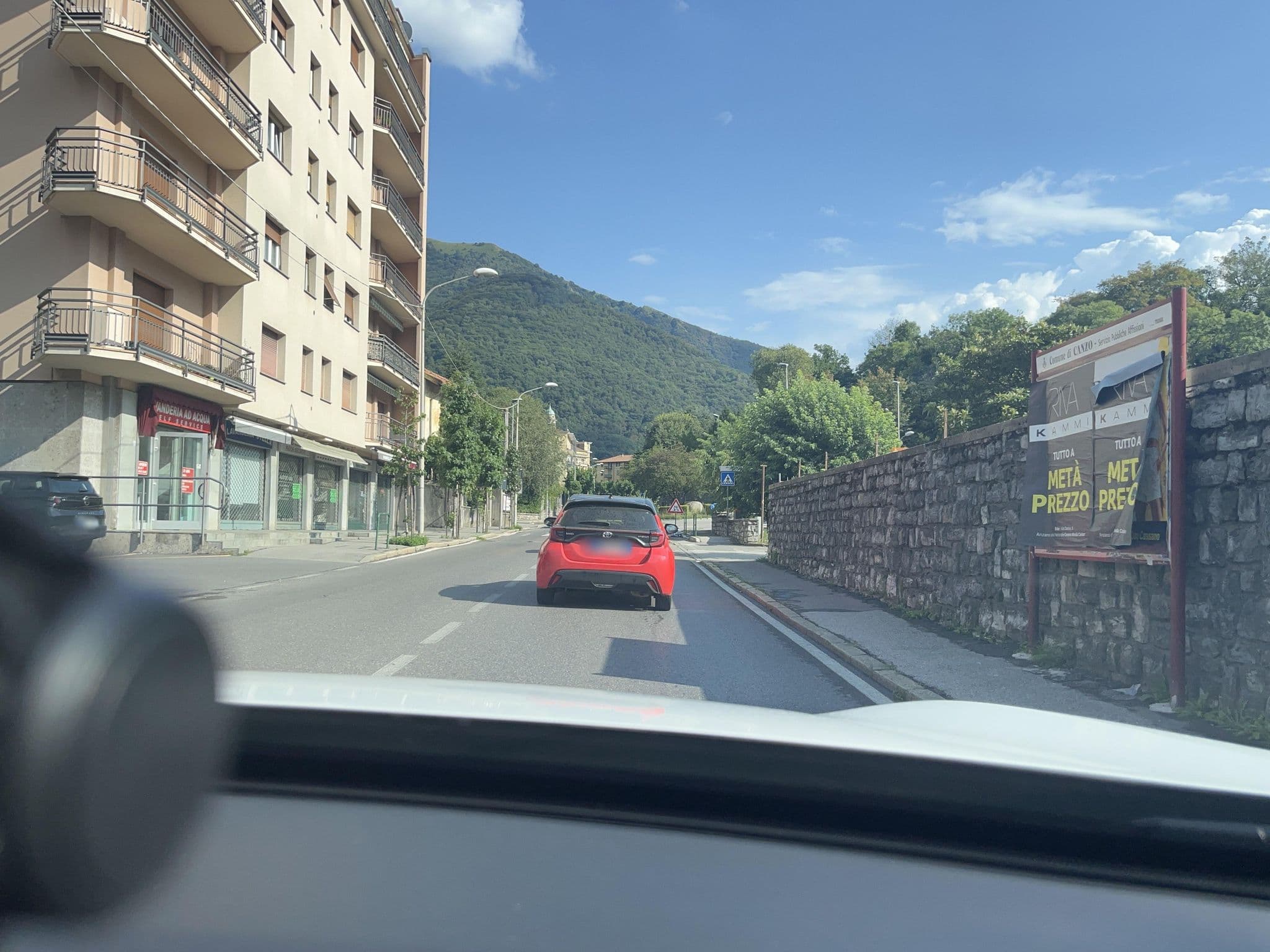 Street view near Villa Nasti, Canzo — © lin_wang (CC BY-SA · Mapillary)