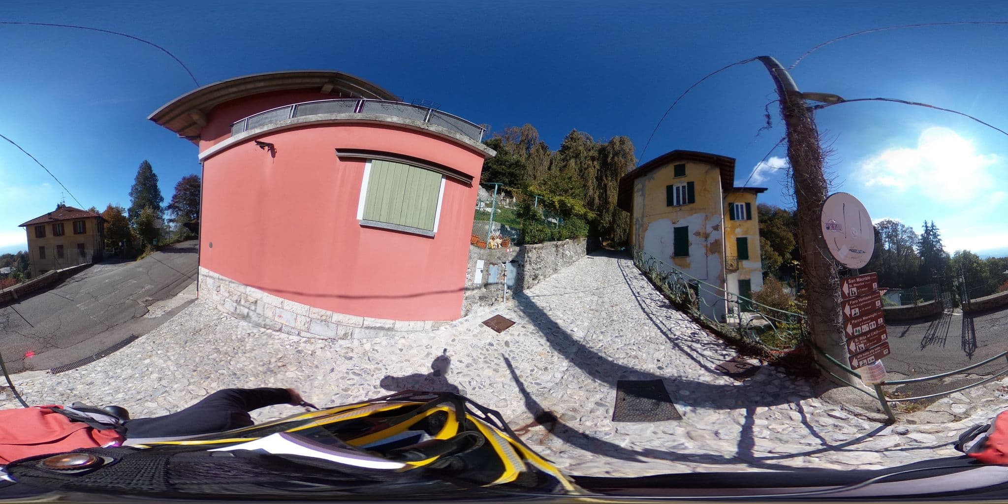 Street view near B&B La Mirandola, Brunate — © kaitu (CC BY-SA · Mapillary)