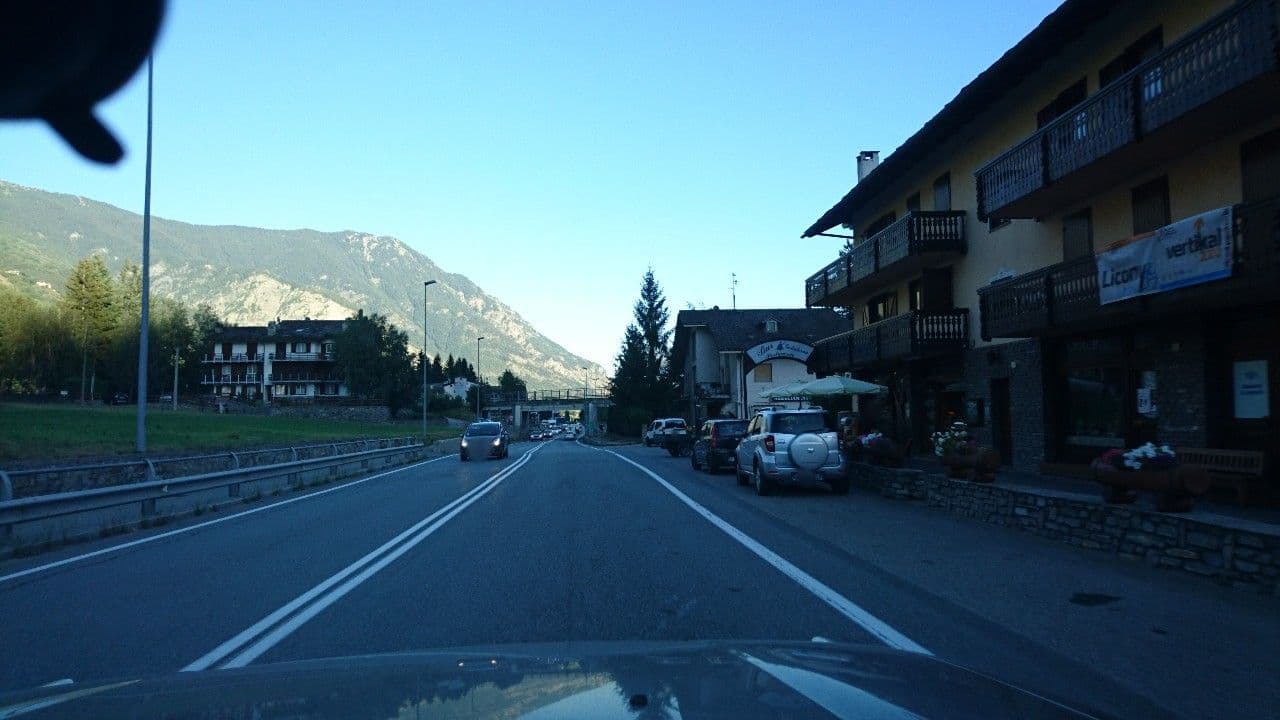 Street view near Les Montagnards, Morgex — © voschix (CC BY-SA · Mapillary)