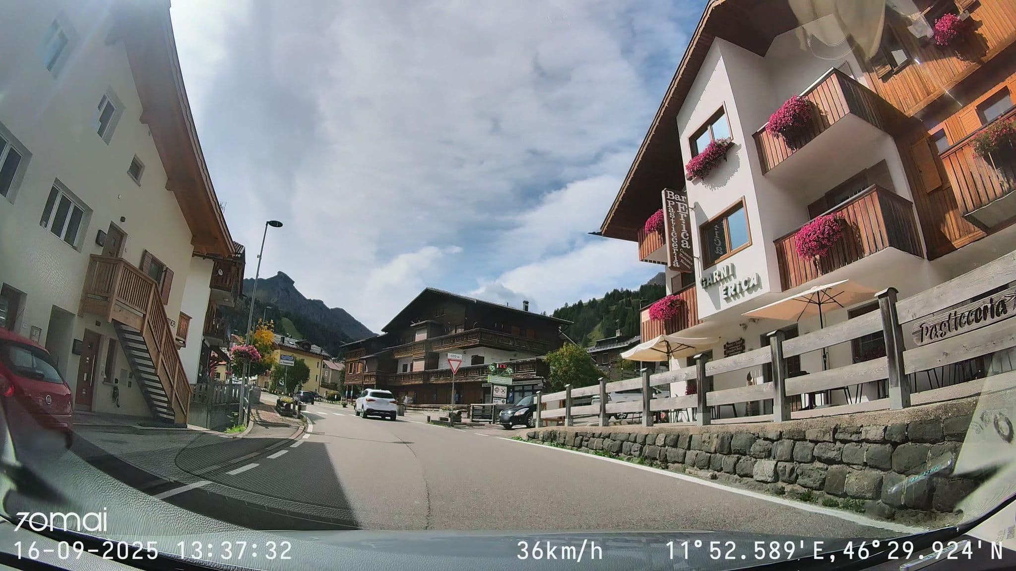 Street view near Hotel-Garni Royal, Livinallongo del Col di Lana