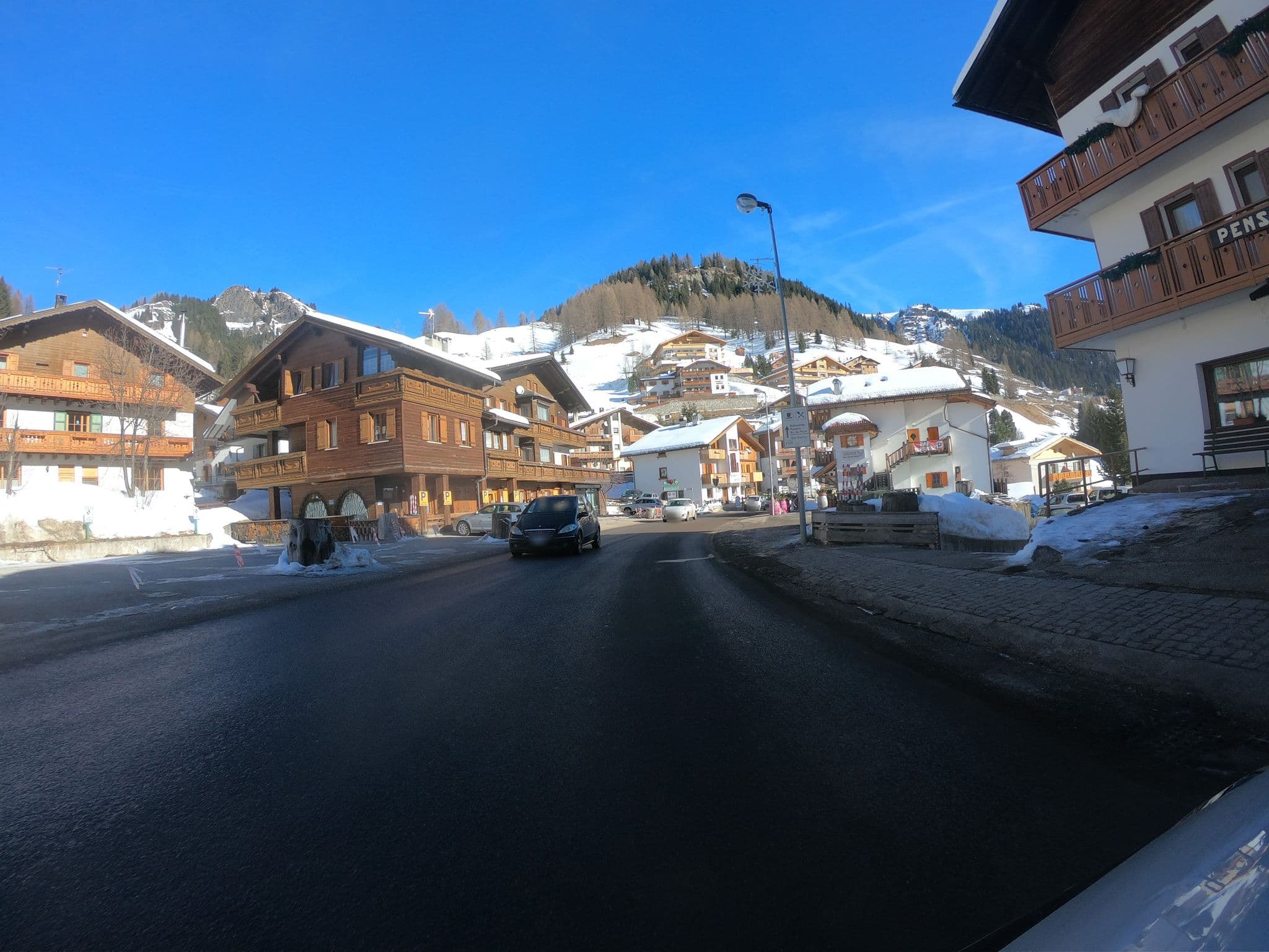 Street view near Appartamenti El Tabià, Livinallongo del Col di Lana — © chrisbeddow (CC BY-SA · Mapillary)