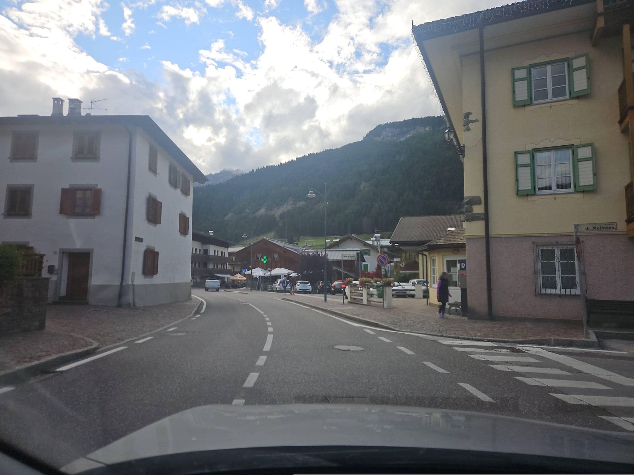 Street view near Hotel El Geiger, Pozza di Fassa — © ursus (CC BY-SA · Mapillary)